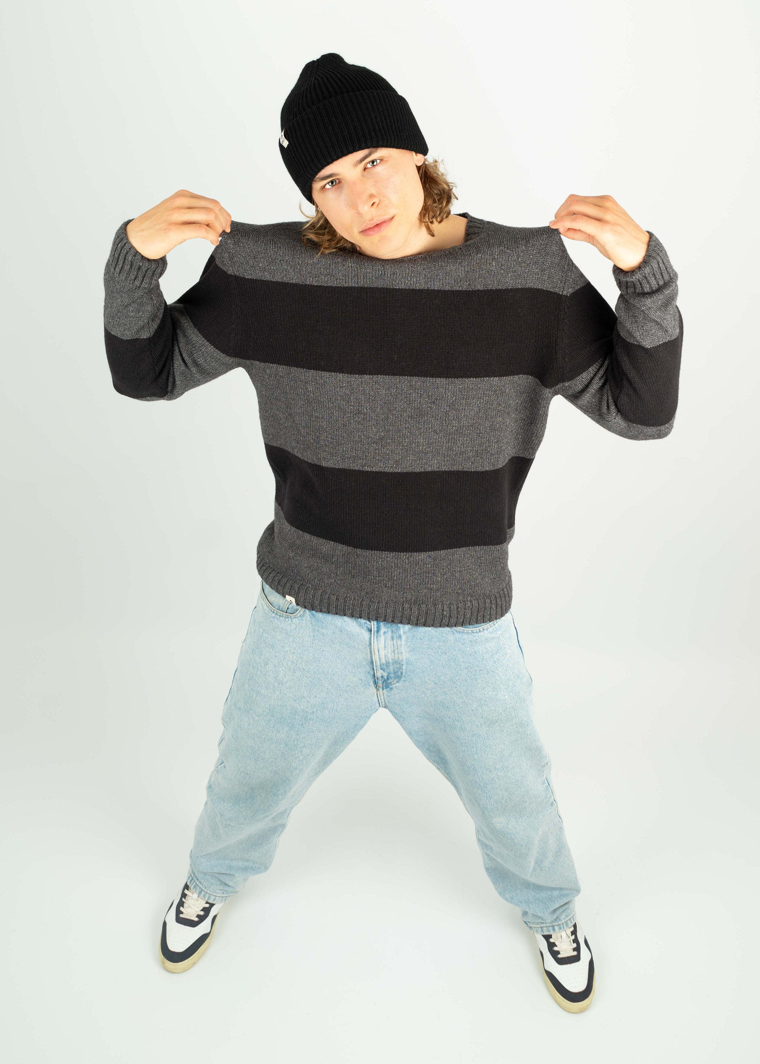 Unser Model Leander ist <strong>194 cm</strong> groß und trägt <strong>Größe XL</strong>.#