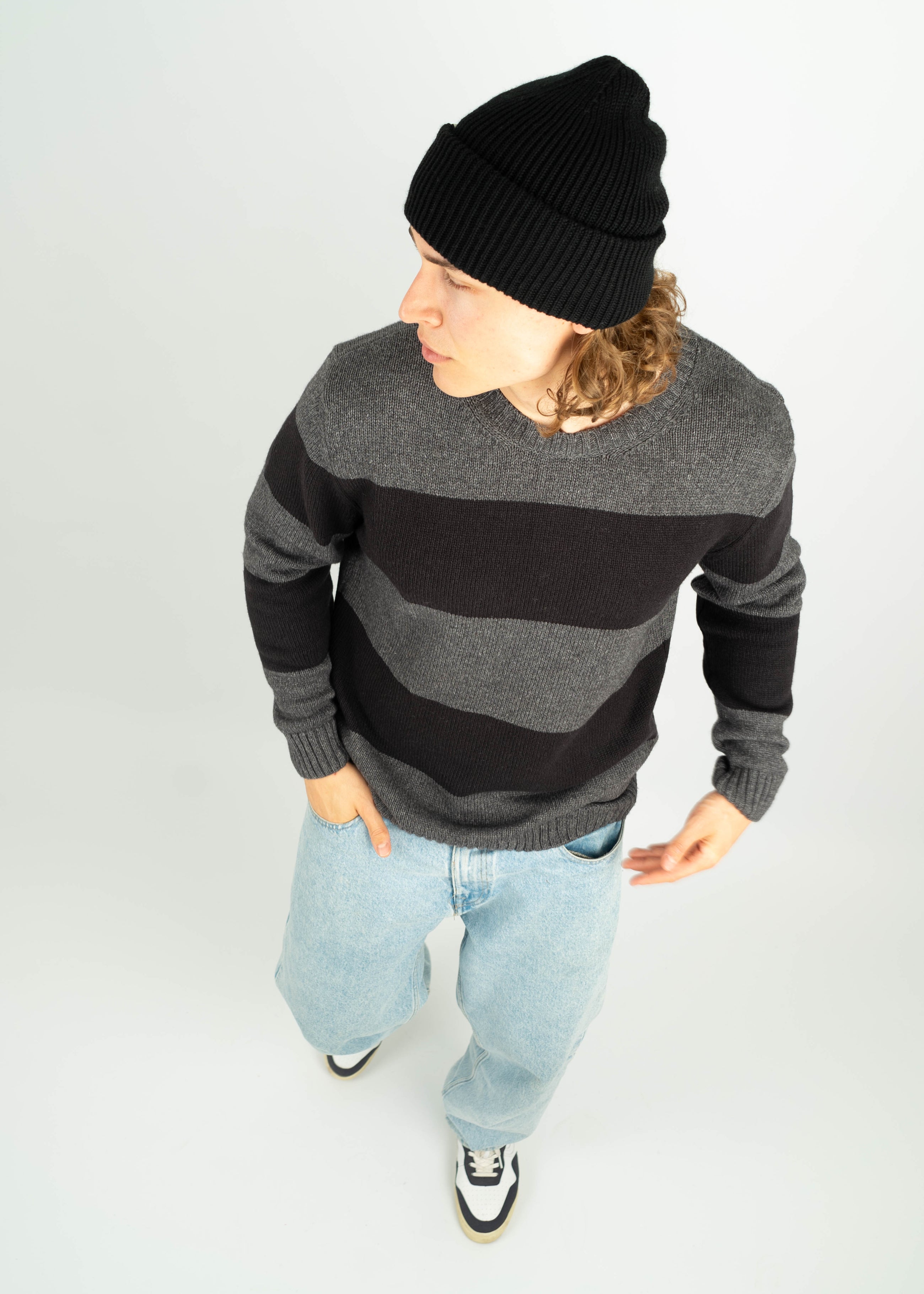 Unser Model Leander ist <strong>194 cm</strong> groß und trägt <strong>Größe XL</strong>.#