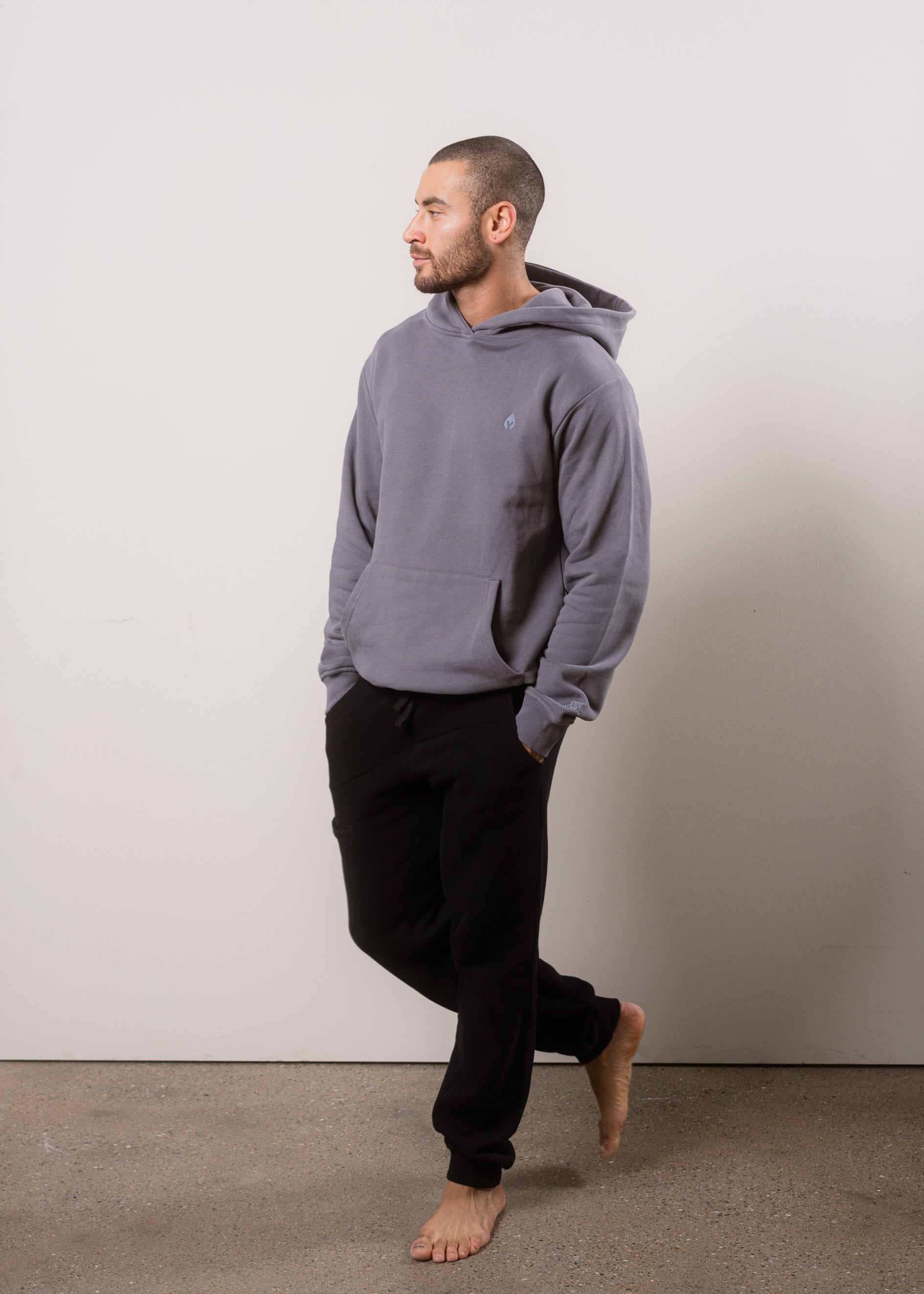 Unser Model Hugo ist <strong>184 cm</strong> groß und trägt <strong>Größe L</strong>.#