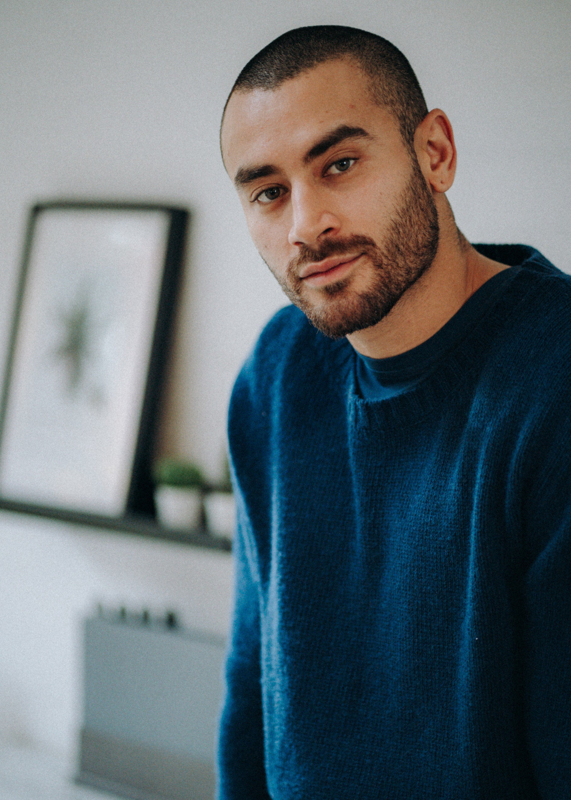 Unser Model Hugo ist <strong>184 cm</strong> groß und trägt <strong>Größe L</strong>.#