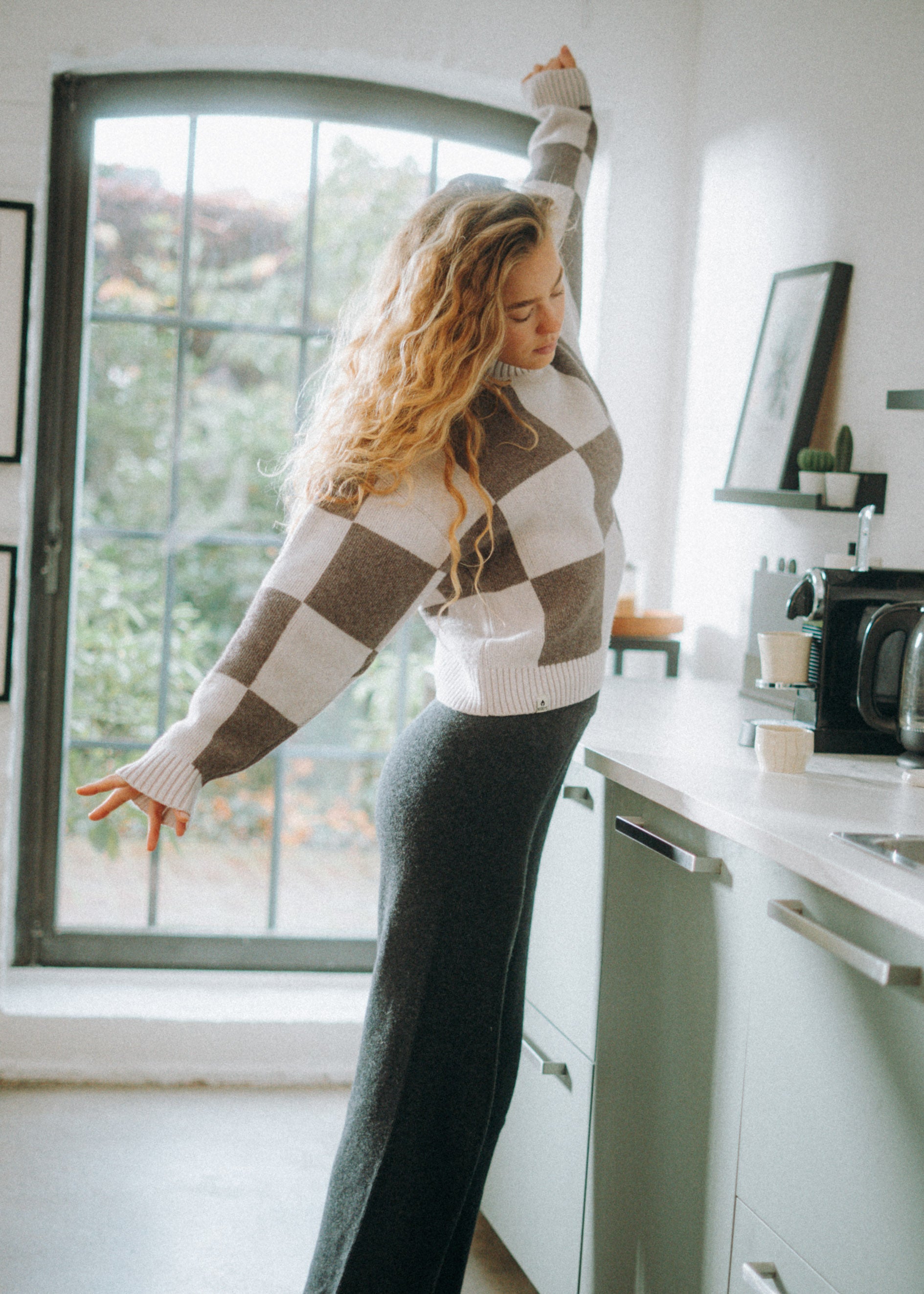 Unser Model Nika ist <strong>175 cm</strong> groß und trägt <strong>Größe S</strong>.#