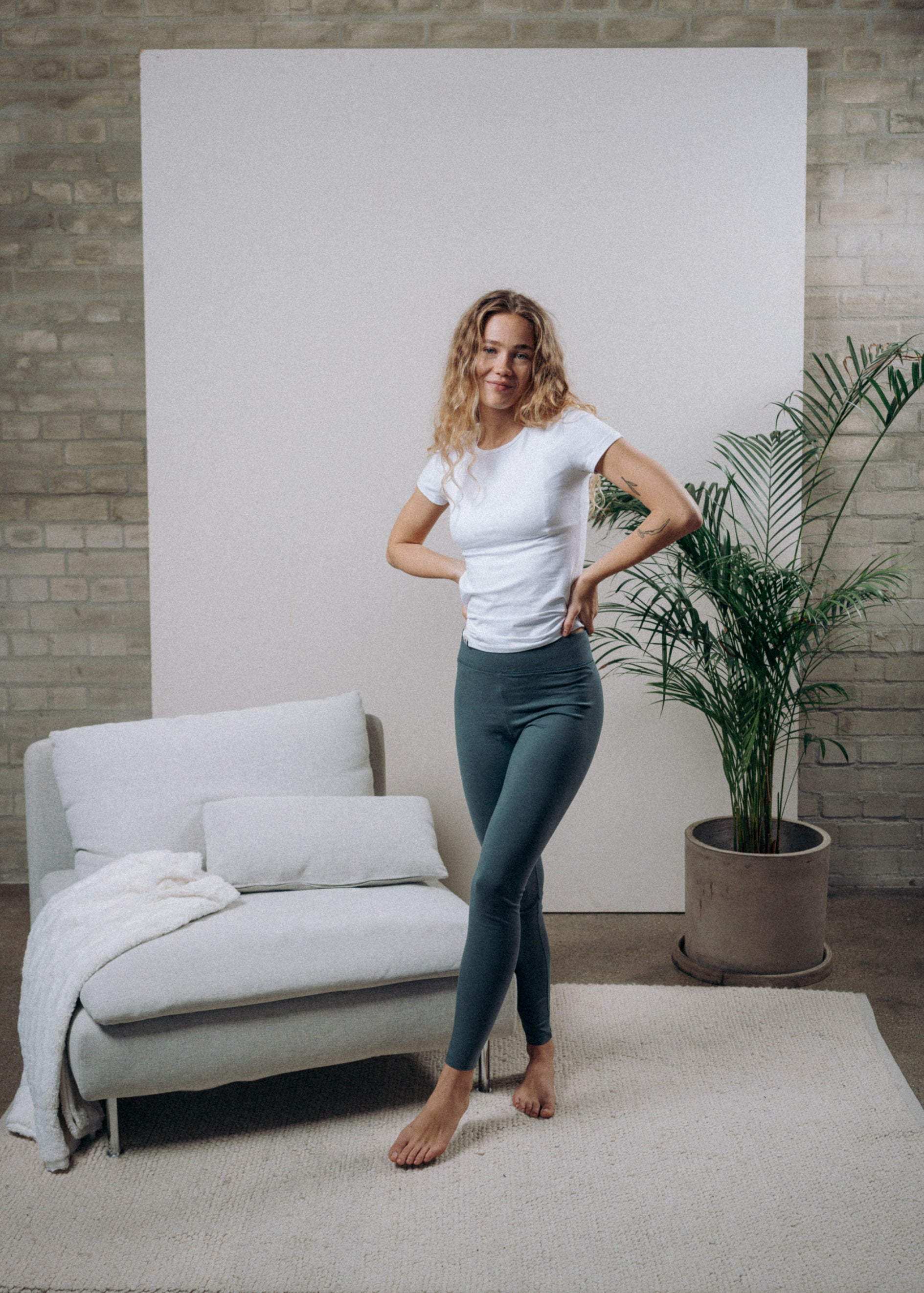 Unser Model Nika ist <strong>175 cm</strong> groß und trägt <strong>Größe S</strong>.#