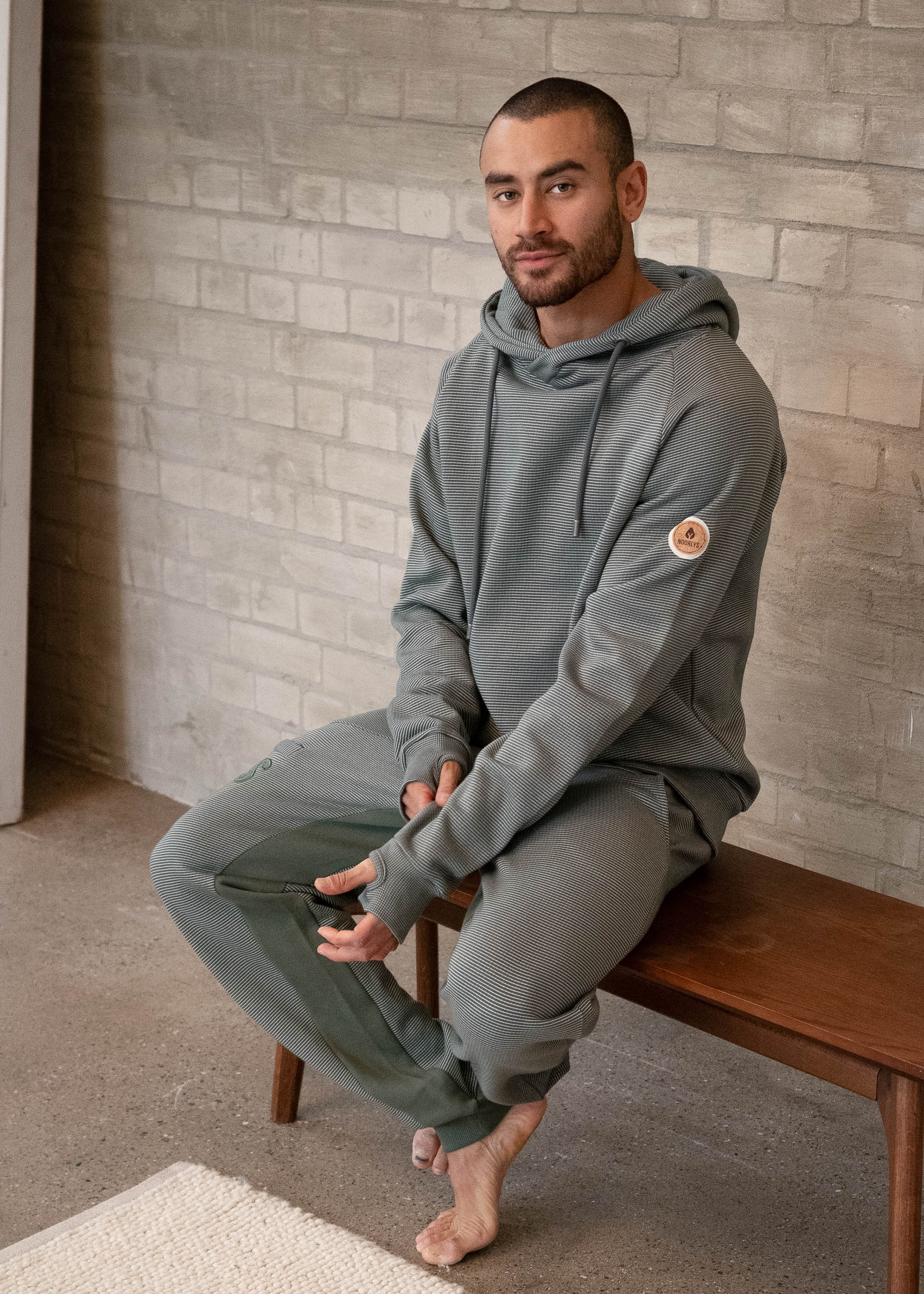 Unser Model Hugo ist <strong>184 cm</strong> groß und trägt <strong>Größe L</strong>.#