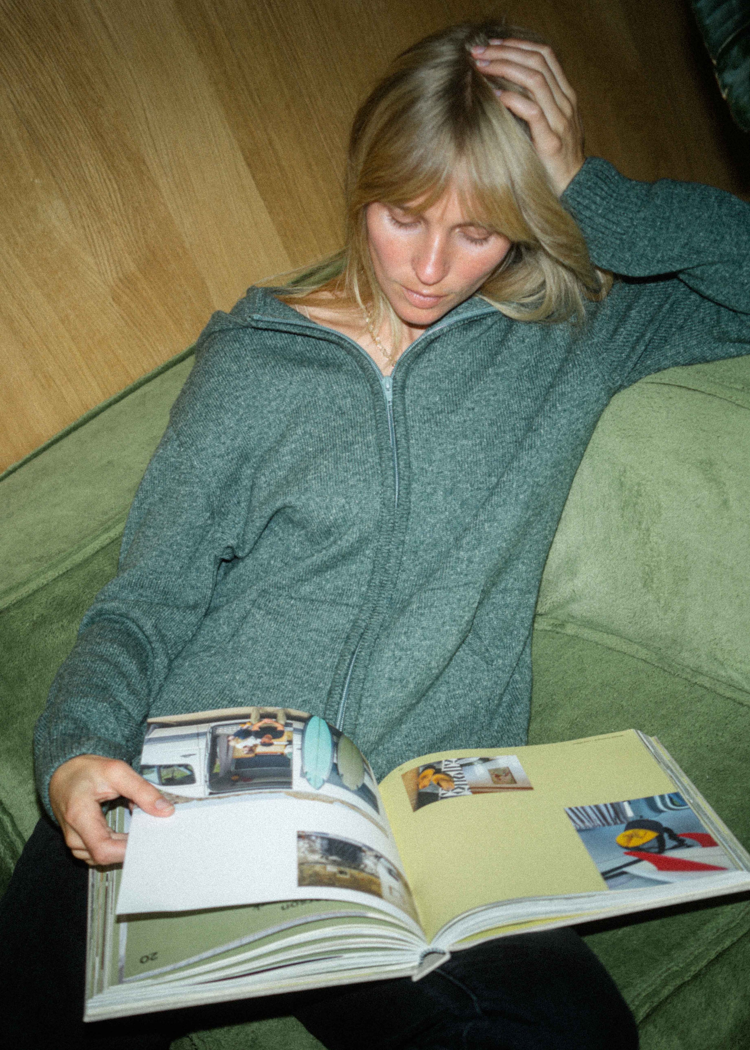 Unser Model Lisa ist <strong>178 cm</strong> groß und trägt <strong>Größe S</strong>.#