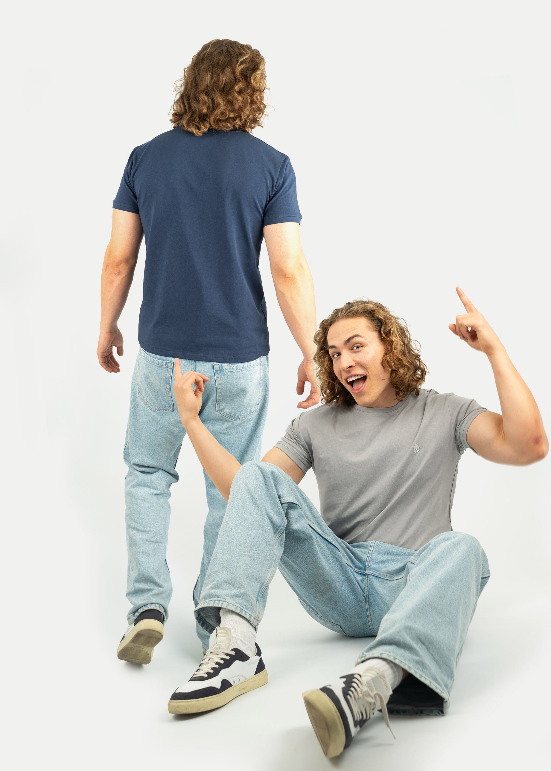 Unser Model Leander ist <strong>194 cm</strong> groß und trägt <strong>Größe XL</strong>.#