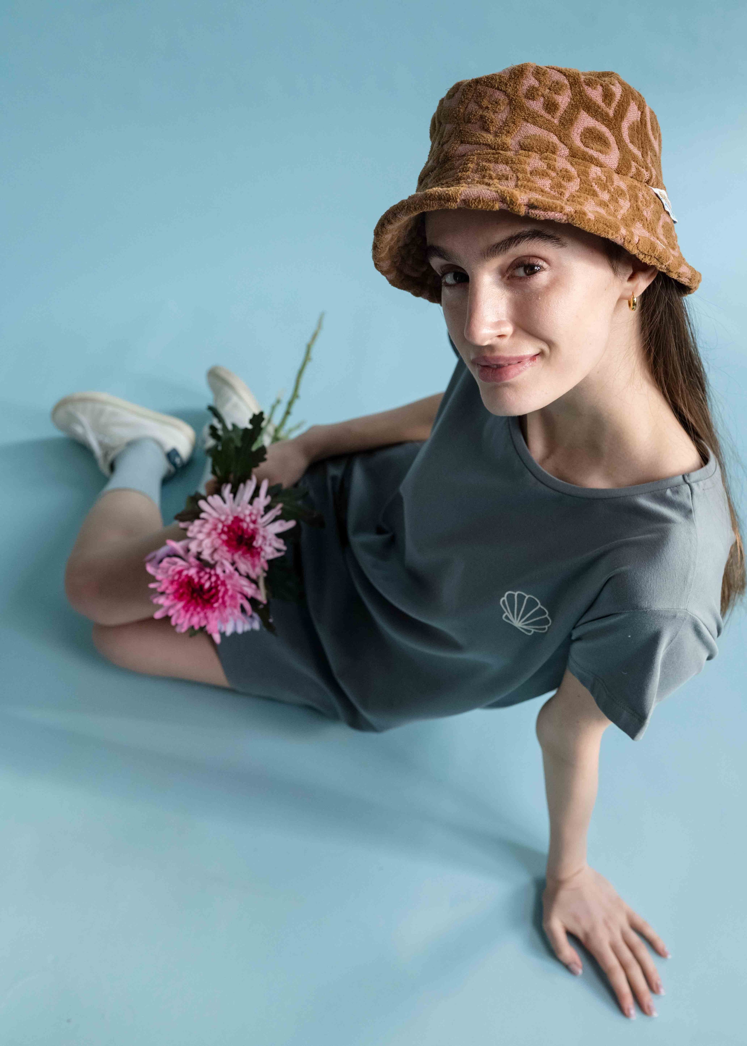 Unser Model Evelin ist <strong>177 cm</strong> groß und trägt <strong>Größe S</strong>.#