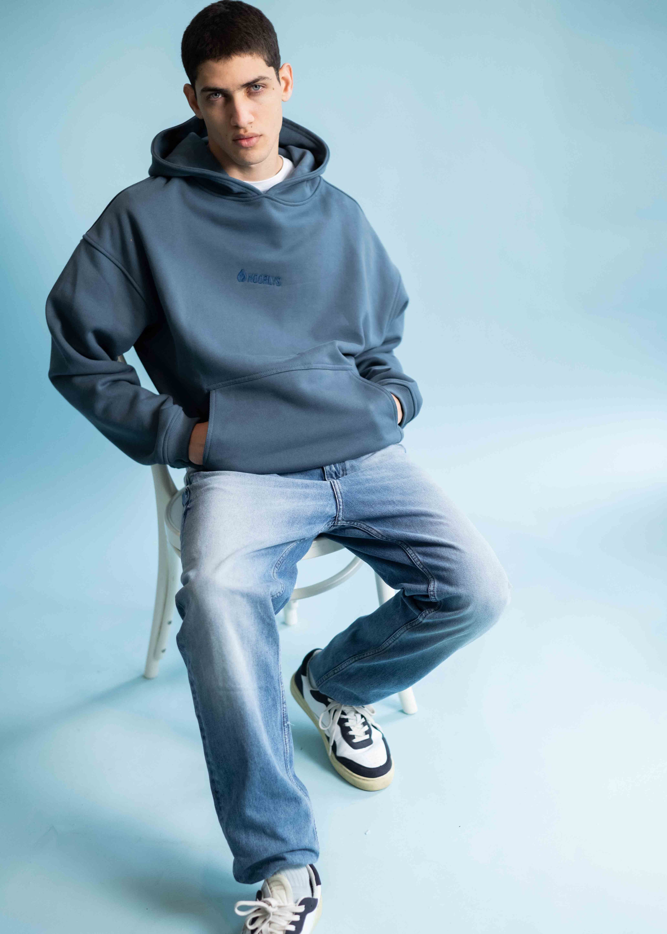 Unser Model Alisson ist <strong>184 cm</strong> groß und trägt <strong>Größe L</strong>.#