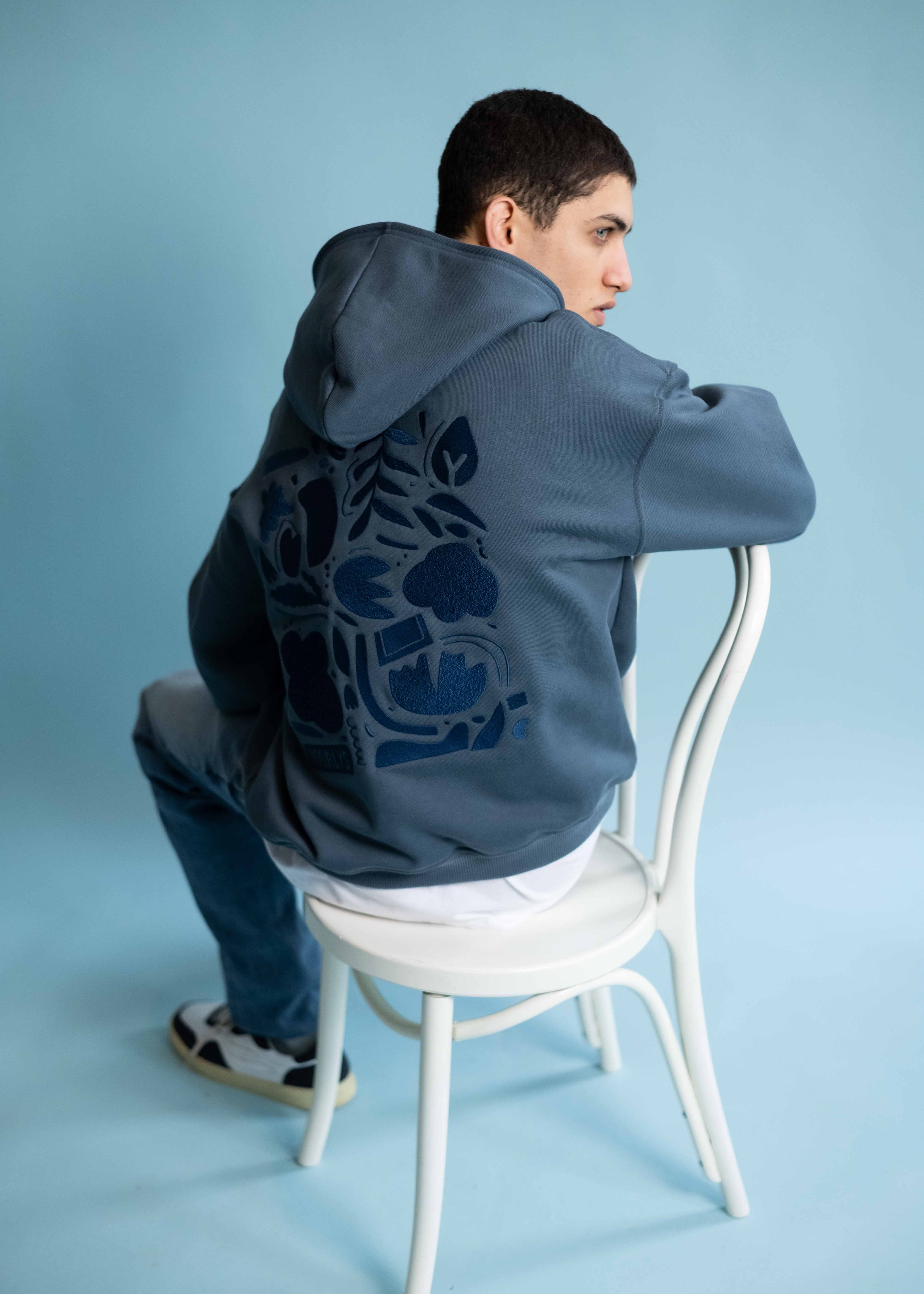 Unser Model Alisson ist <strong>184 cm</strong> groß und trägt <strong>Größe L</strong>.#
