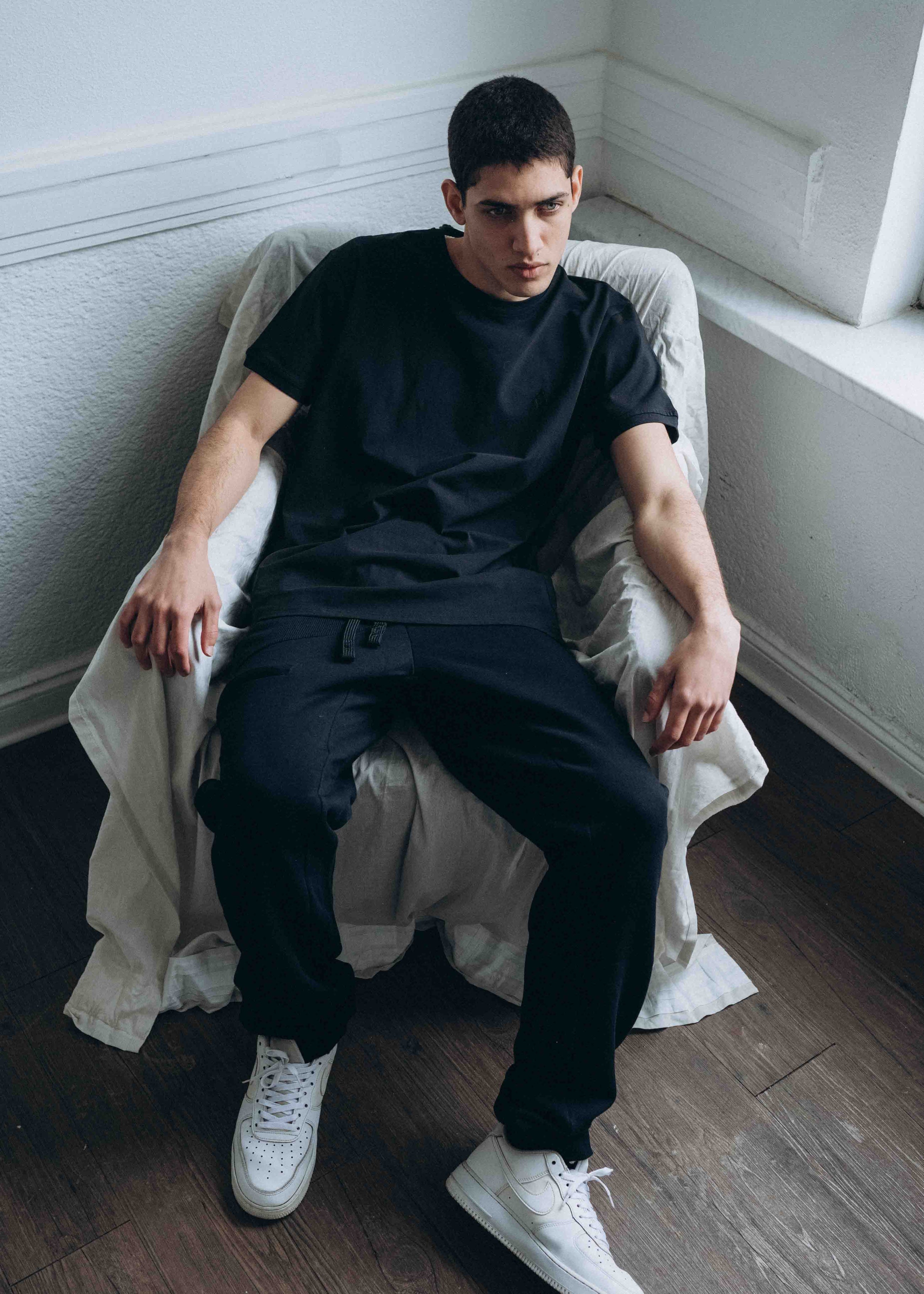 Unser Model Alisson ist <strong>184 cm</strong> groß und trägt <strong>Größe L</strong>.#