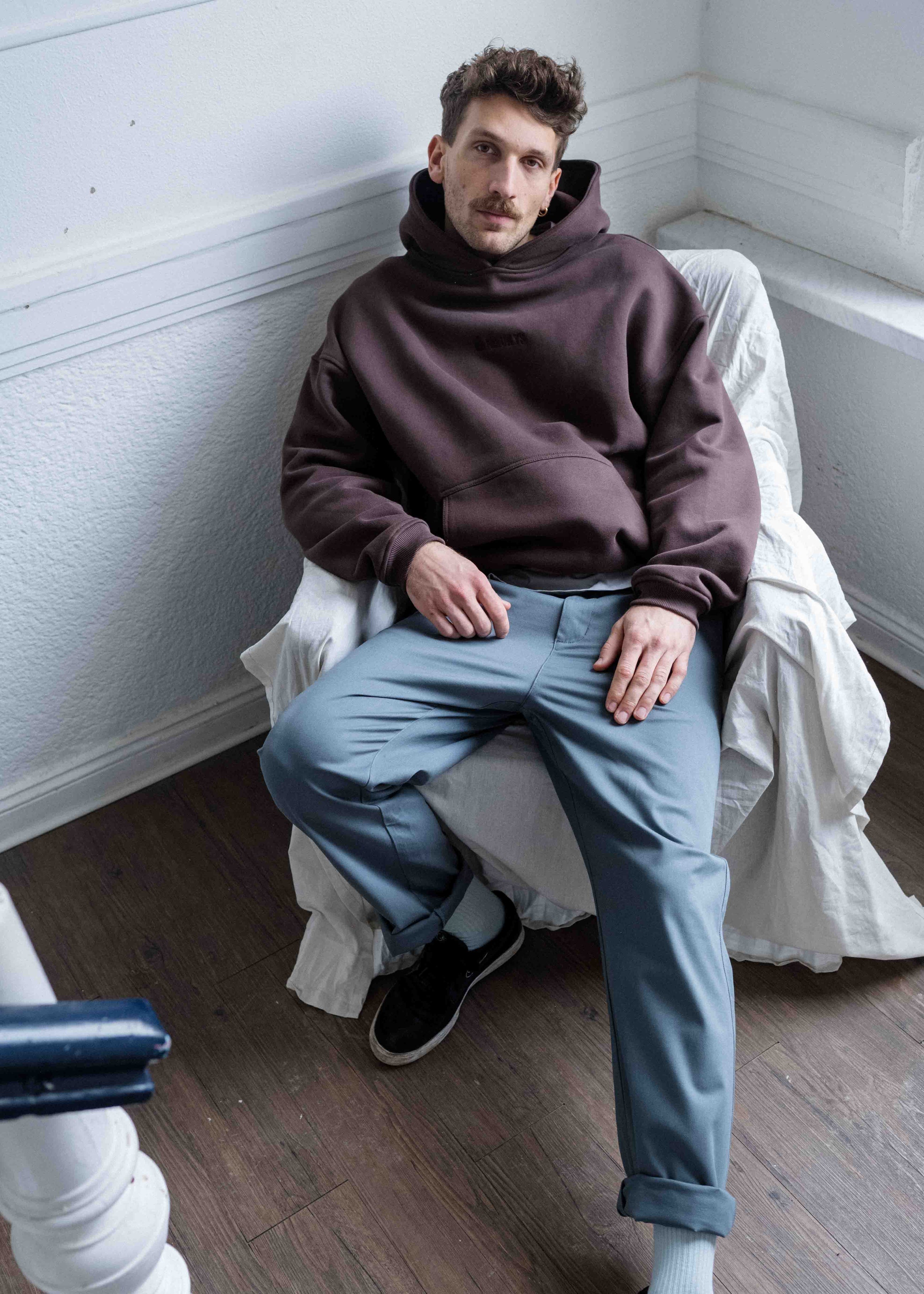 Unser Model Anton ist <strong>193 cm</strong> groß und trägt <strong>Größe XL</strong>.#