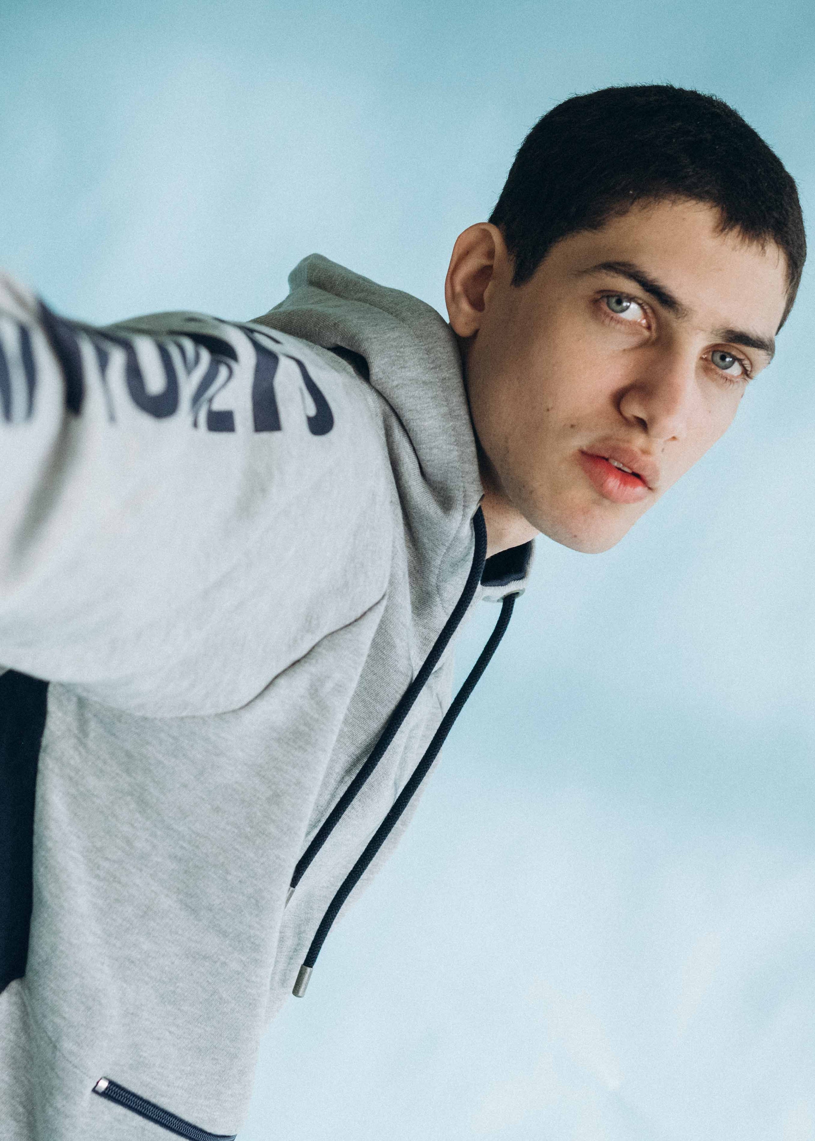 Unser Model Alisson ist <strong>184 cm</strong> groß und trägt <strong>Größe L</strong>.#