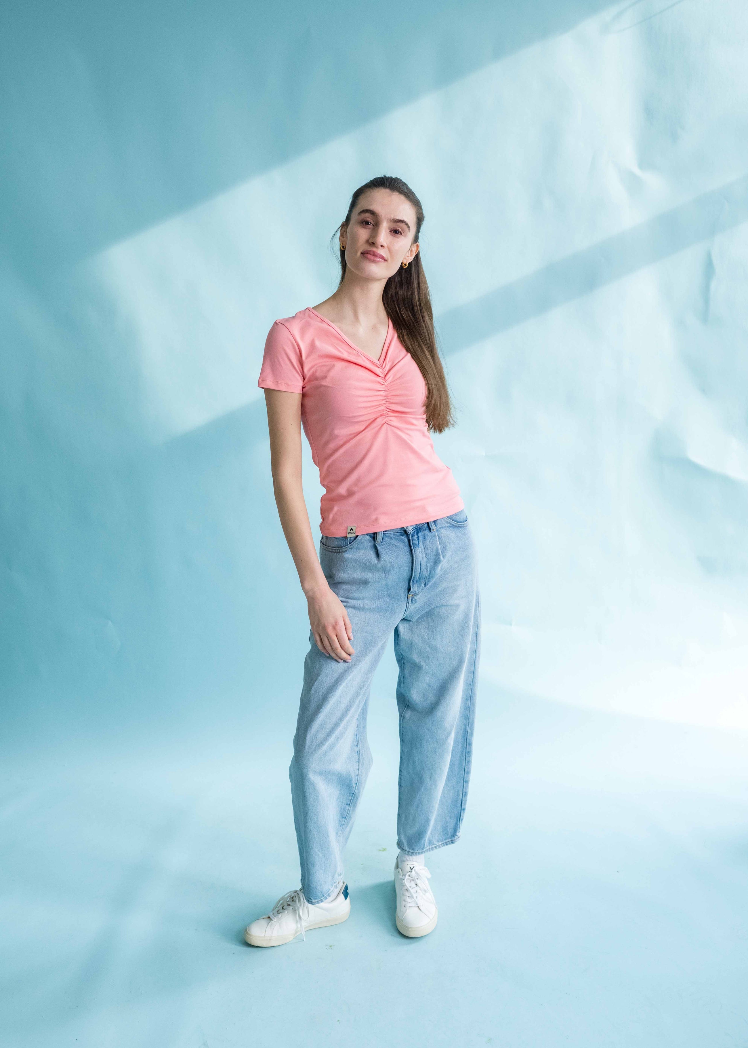 Unser Model Evelin ist <strong>177 cm</strong> groß und trägt <strong>Größe S</strong>.#