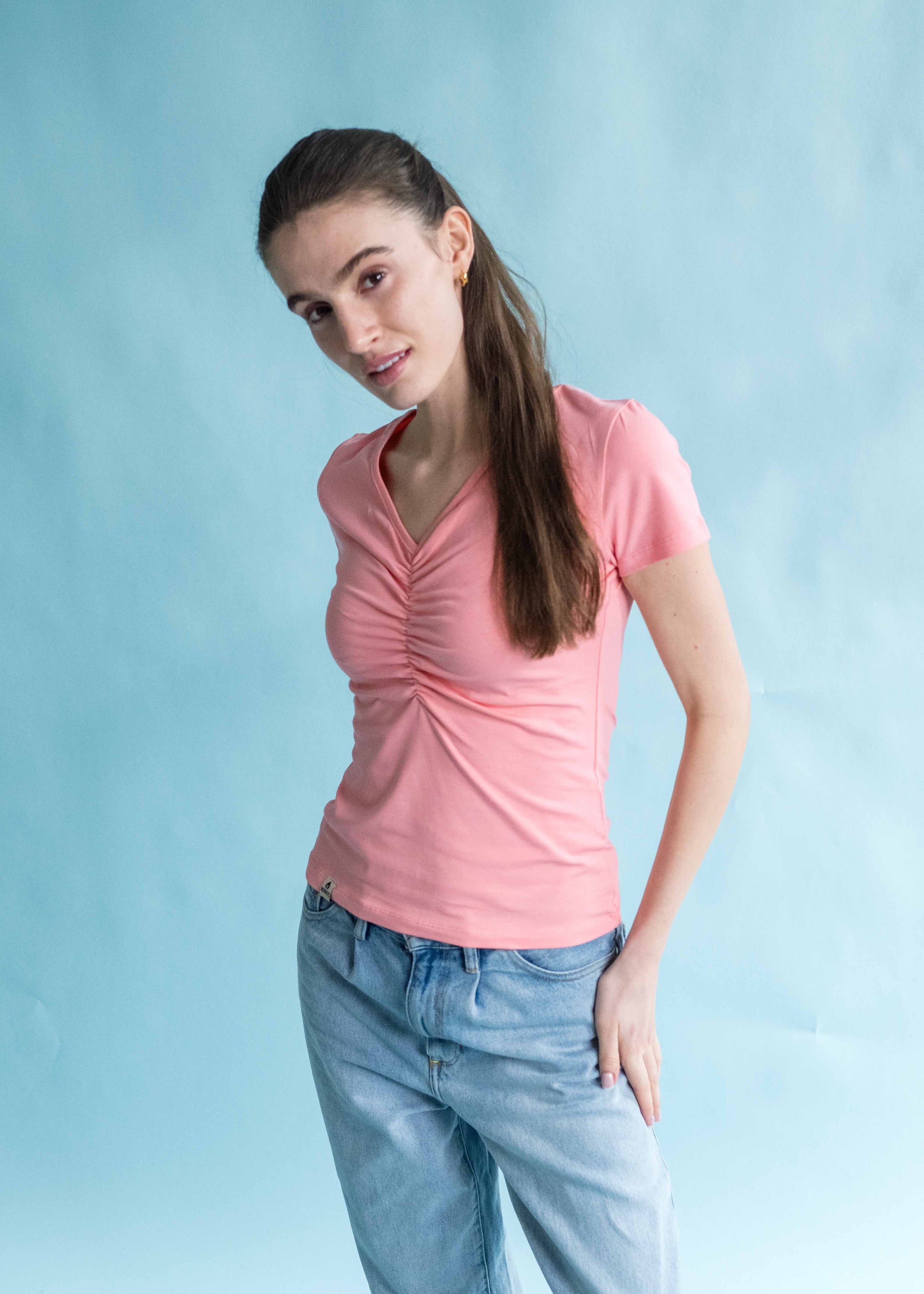 Unser Model Evelin ist <strong>177 cm</strong> groß und trägt <strong>Größe S</strong>.#