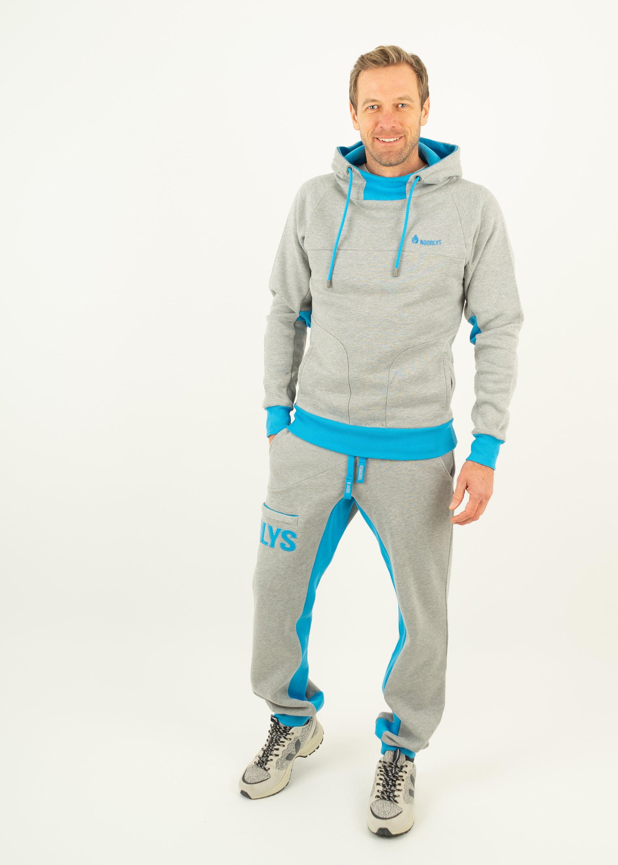 Unser Model Matthias ist <strong>187 cm</strong> groß und trägt <strong>Größe L</strong>.#