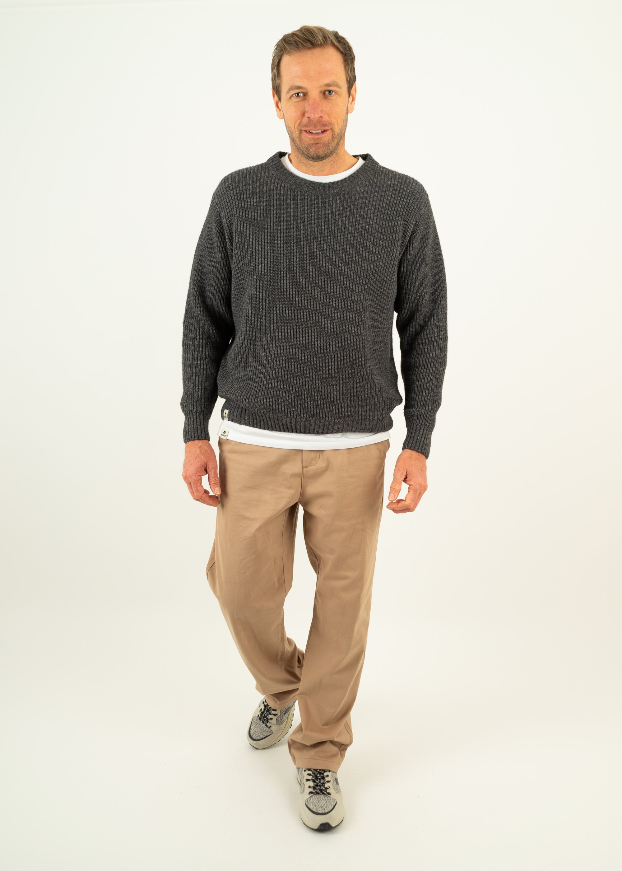 Unser Model Matthias ist <strong>187 cm</strong> groß und trägt <strong>Größe L</strong>.#
