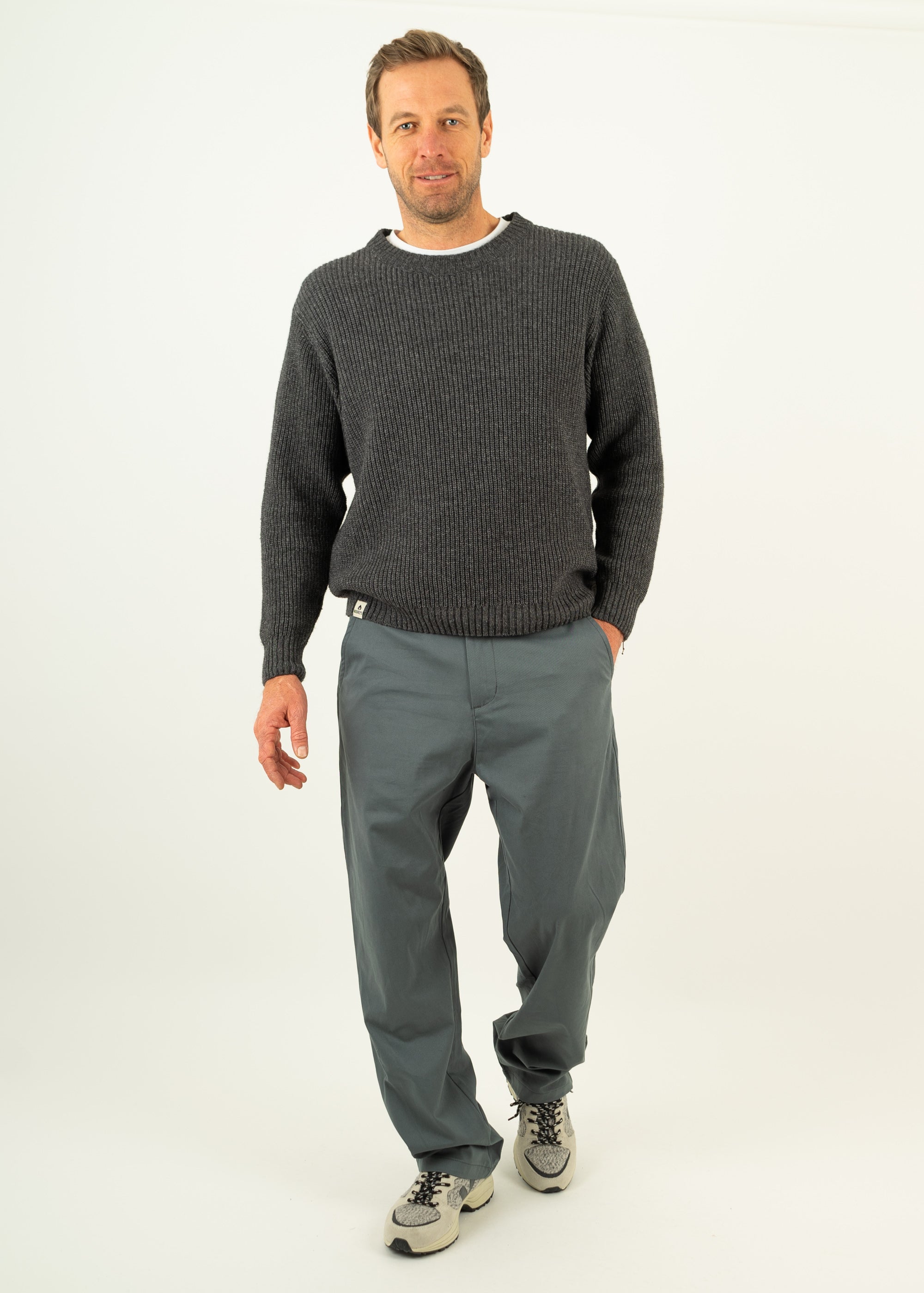 Unser Model Matthias ist <strong>187 cm</strong> groß und trägt <strong>Größe L</strong>.#