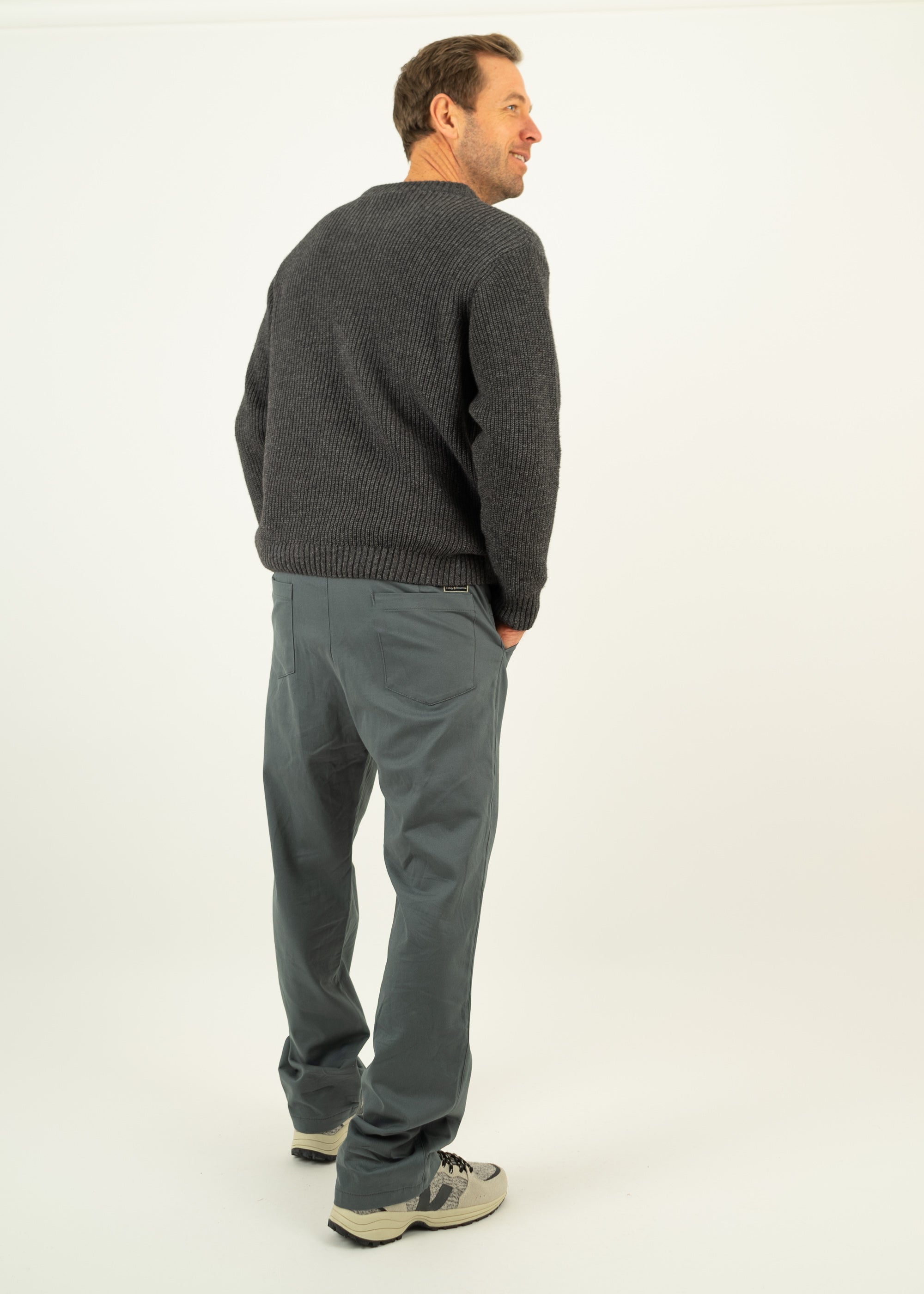 Unser Model Matthias ist <strong>187 cm</strong> groß und trägt <strong>Größe L</strong>.#