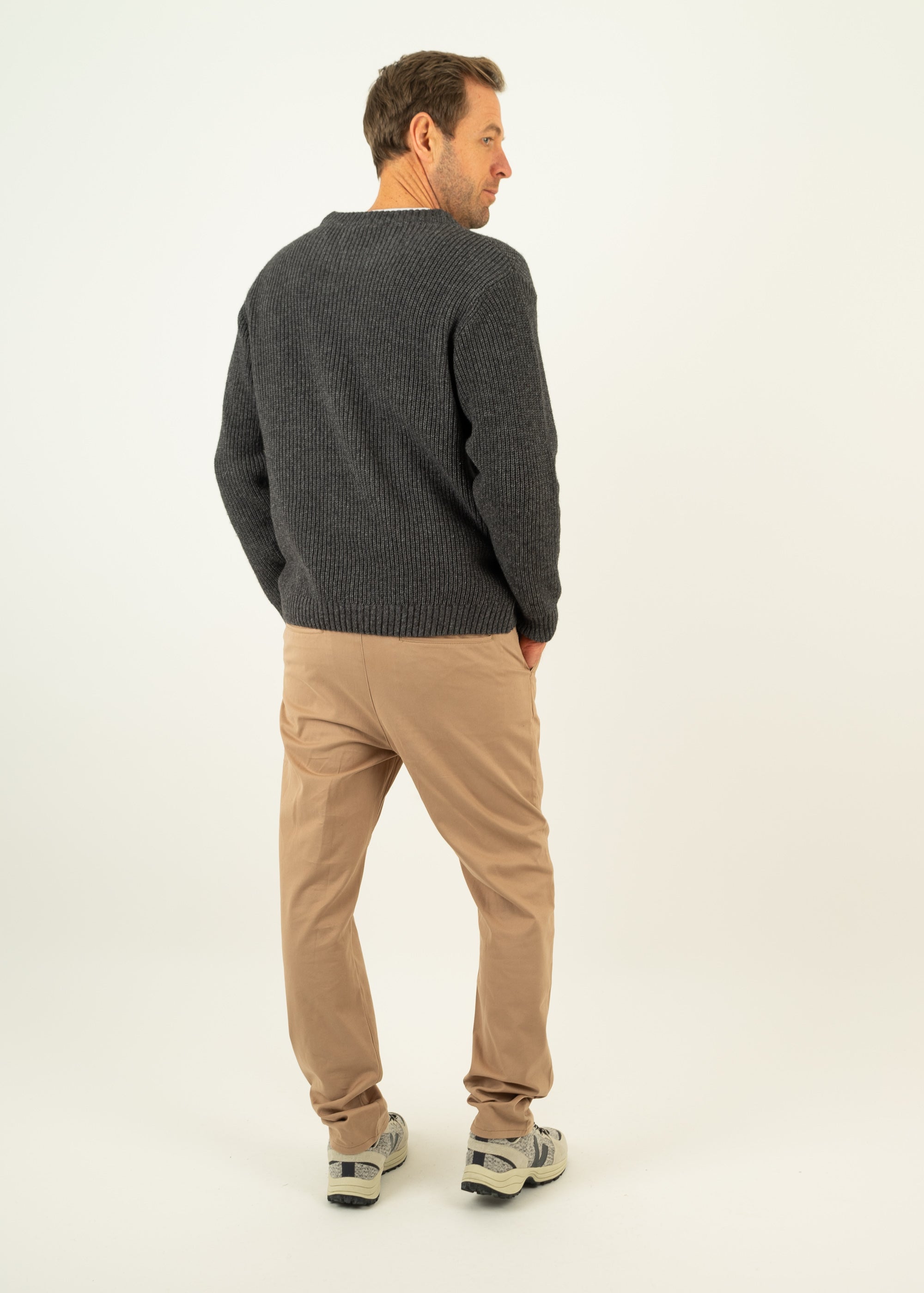 Unser Model Matthias ist <strong>187 cm</strong> groß und trägt <strong>Größe L</strong>.#