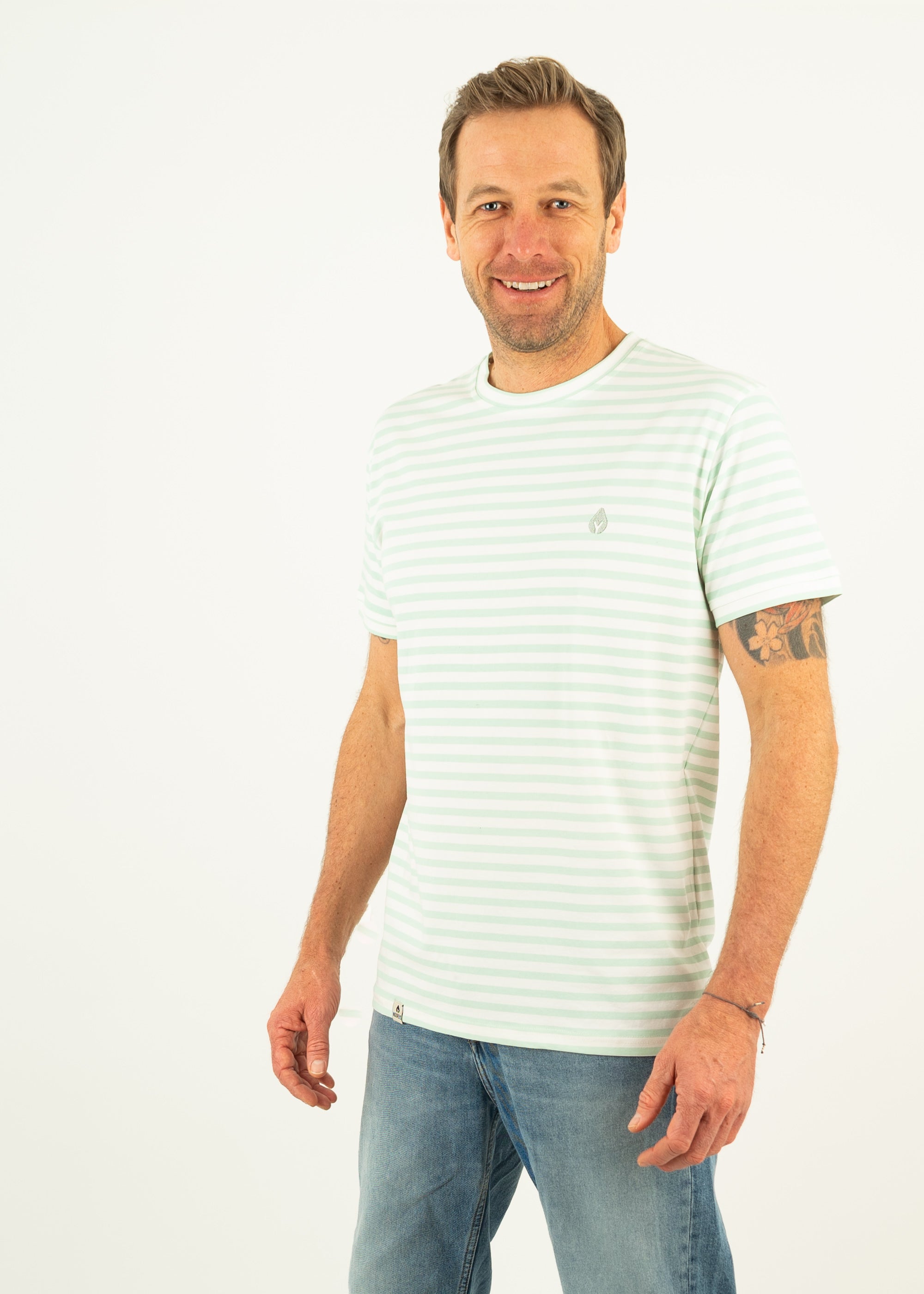 Unser Model Matthias ist <strong>187 cm</strong> groß und trägt <strong>Größe L</strong>.#