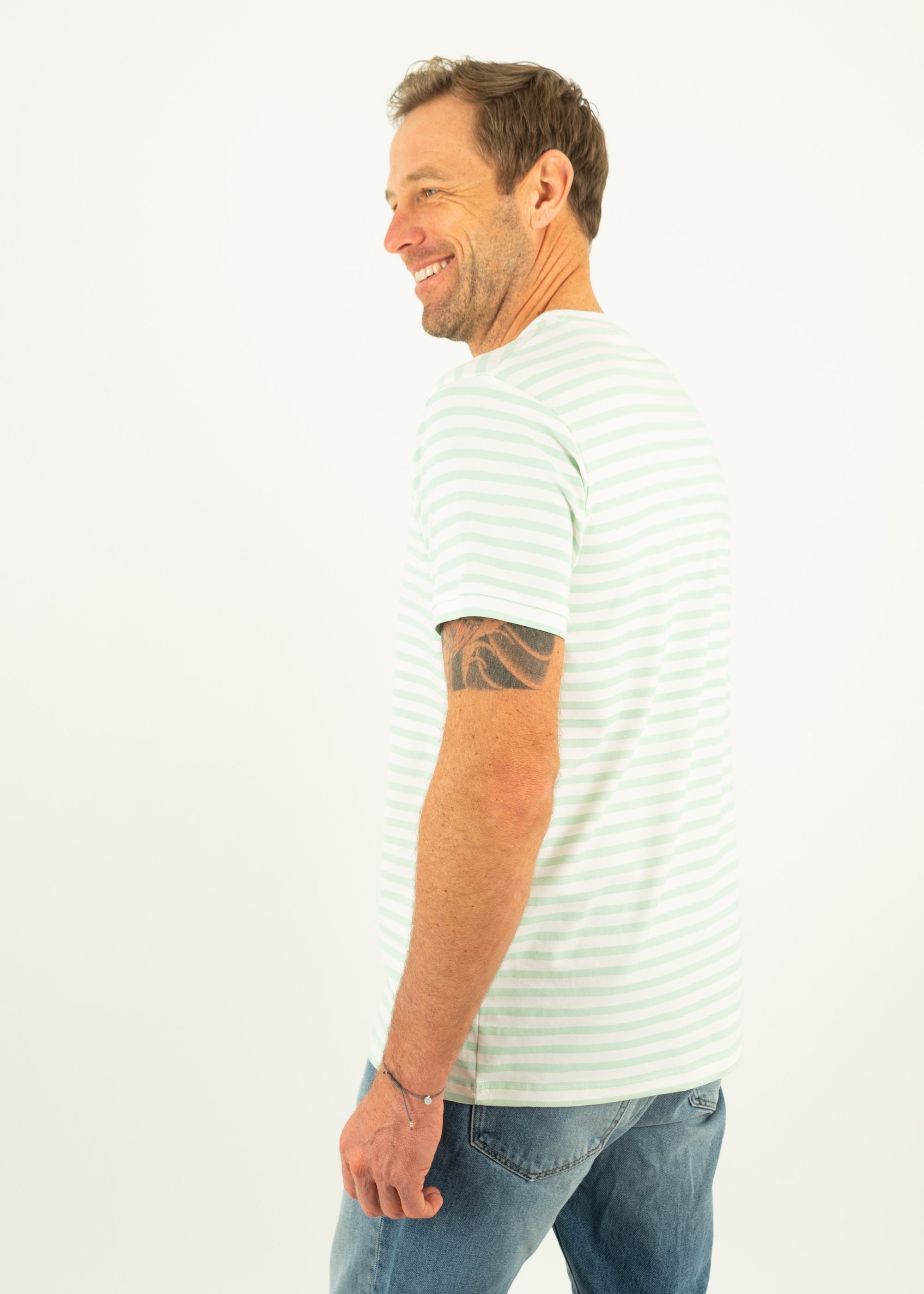 Unser Model Matthias ist <strong>187 cm</strong> groß und trägt <strong>Größe L</strong>.#