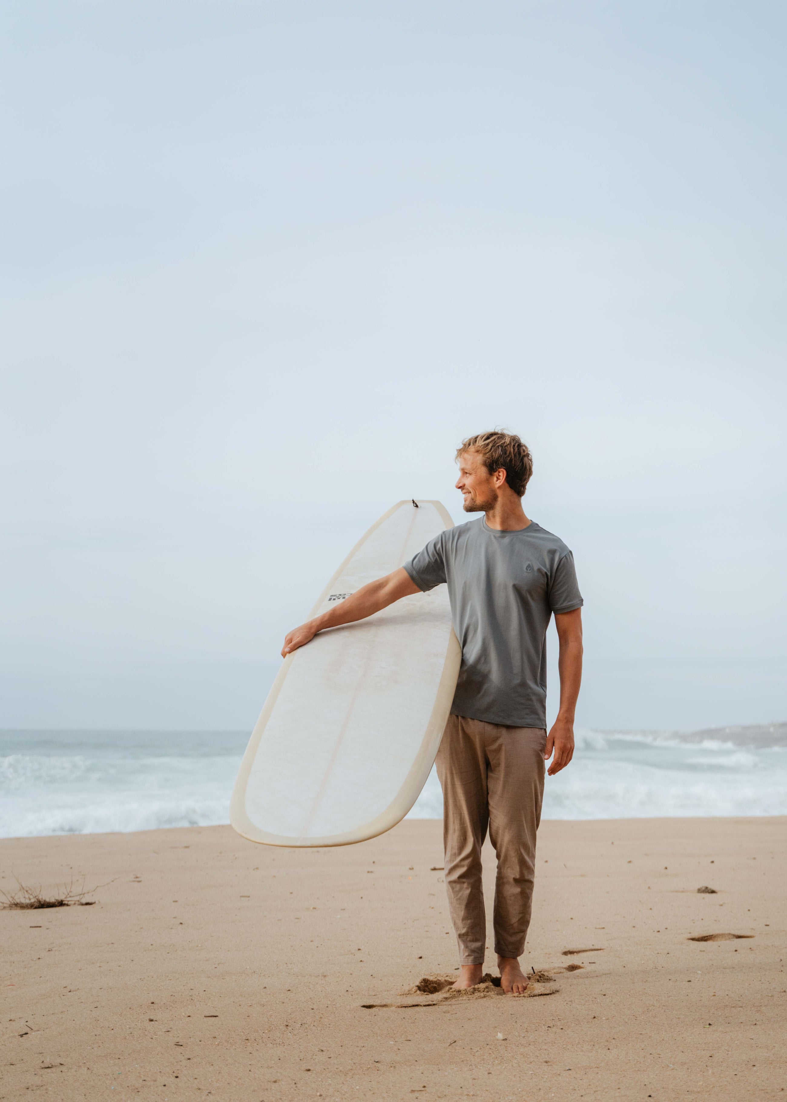Unser Model Andy ist <strong>186 cm</strong> groß und trägt <strong>Größe L</strong>.#