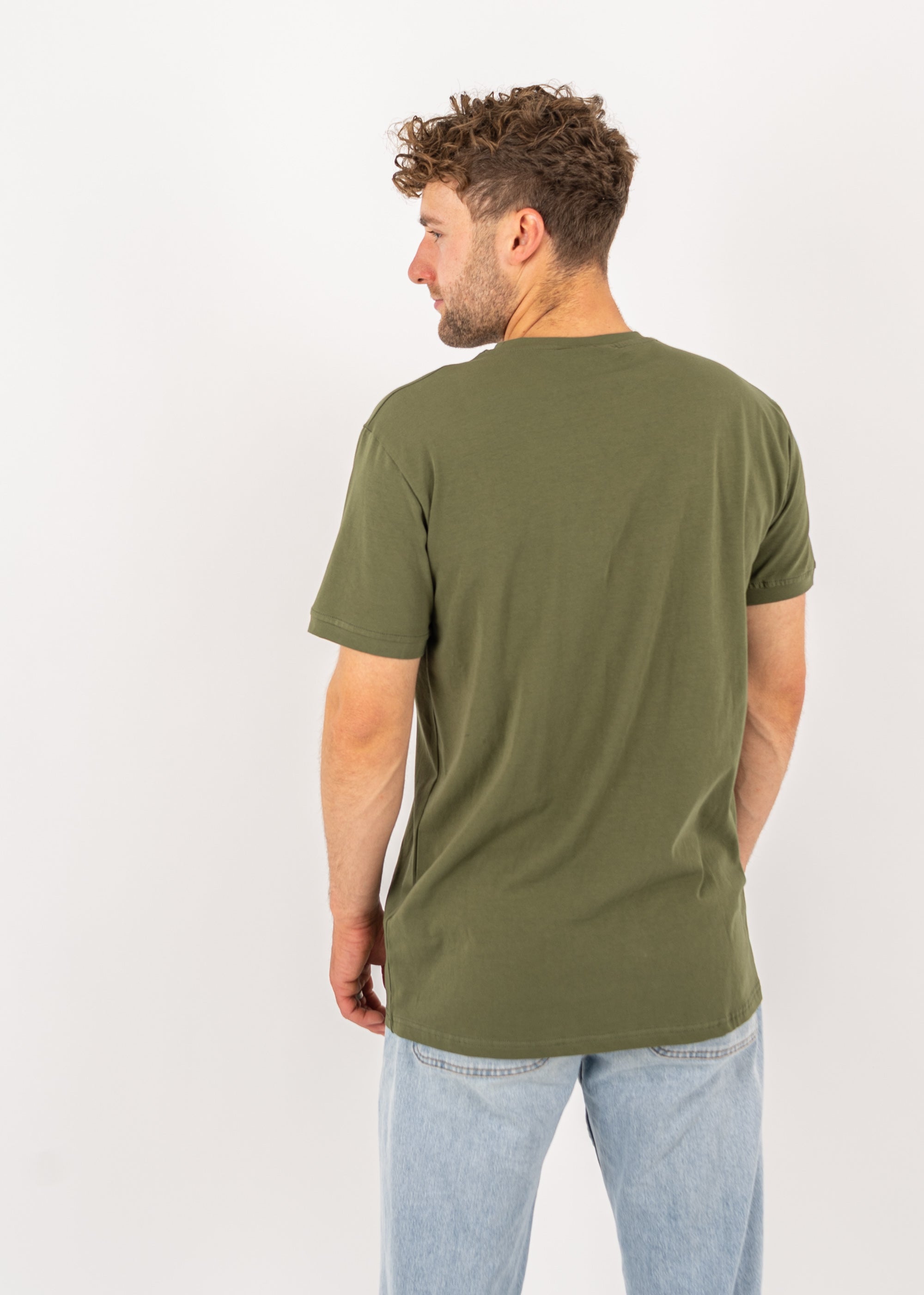 Unser Model Henry ist <strong>178 cm</strong> groß und trägt <strong>Größe L</strong>.#