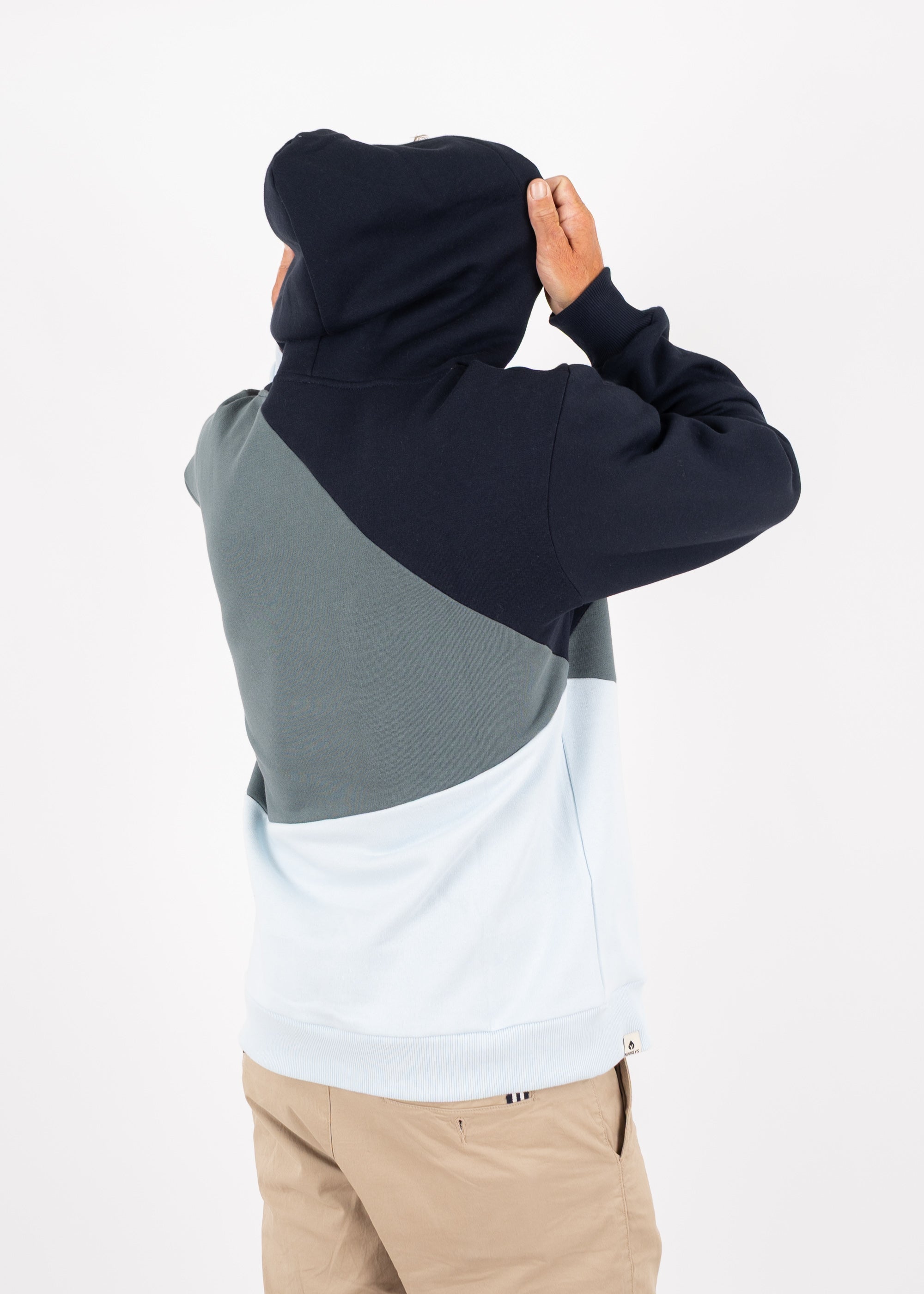Unser Model ist <strong>175 cm</strong> groß und trägt <strong>Größe L</strong>.#