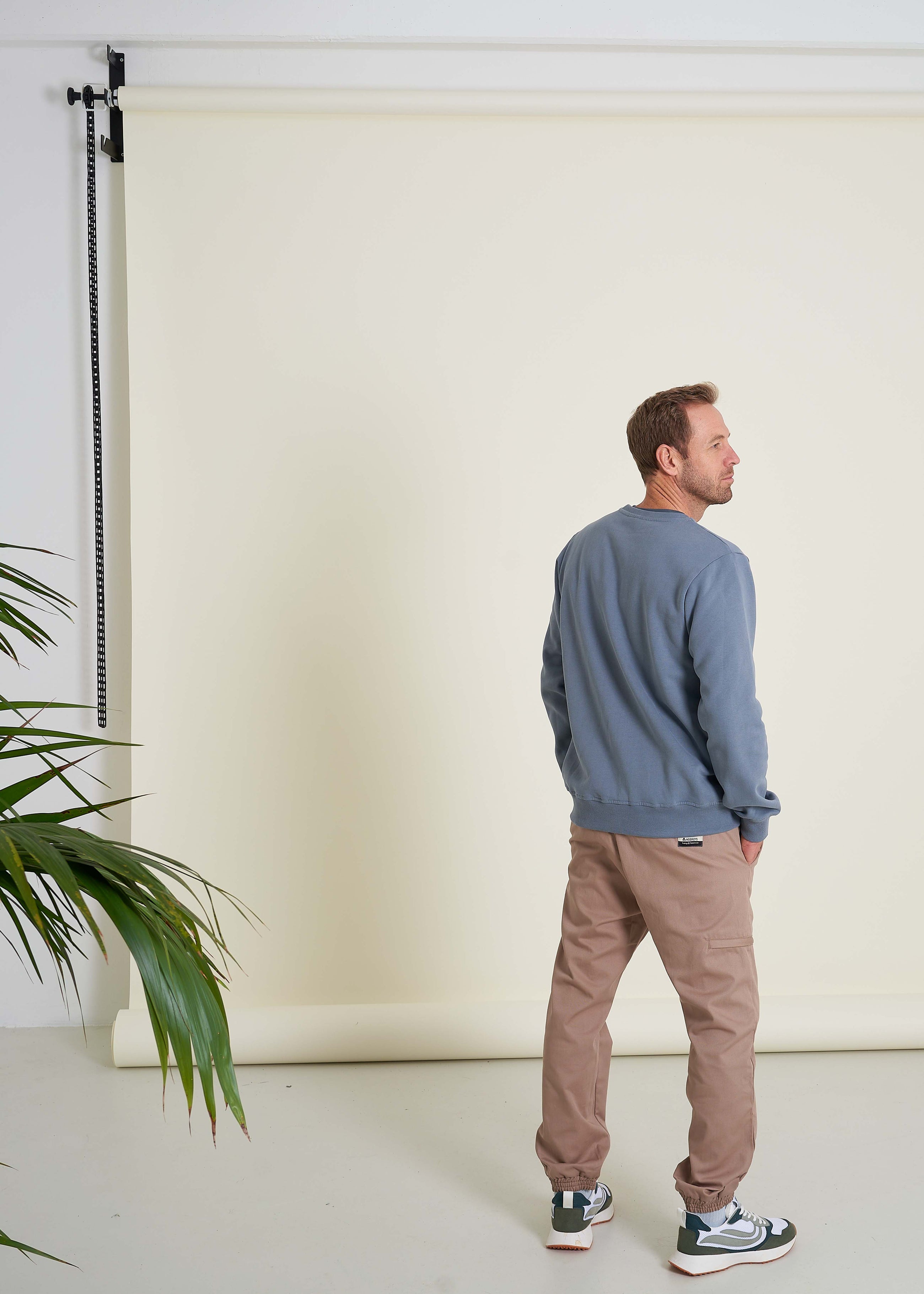 Unser Model Mathias ist <strong>187 cm</strong> groß und trägt <strong>Größe L</strong>.#