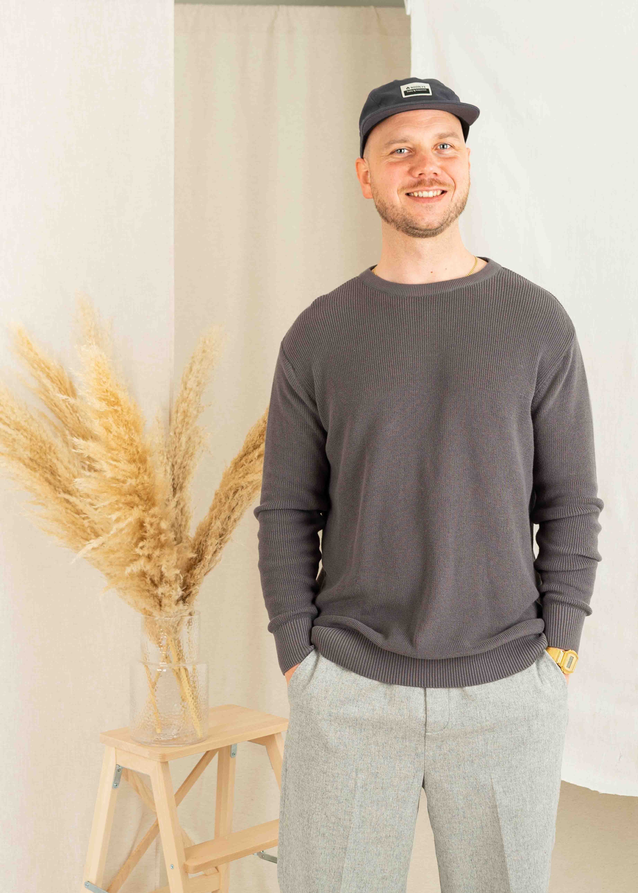 Unser Model Jonas ist <strong>184 cm</strong> groß und trägt <strong>Größe L</strong>.#