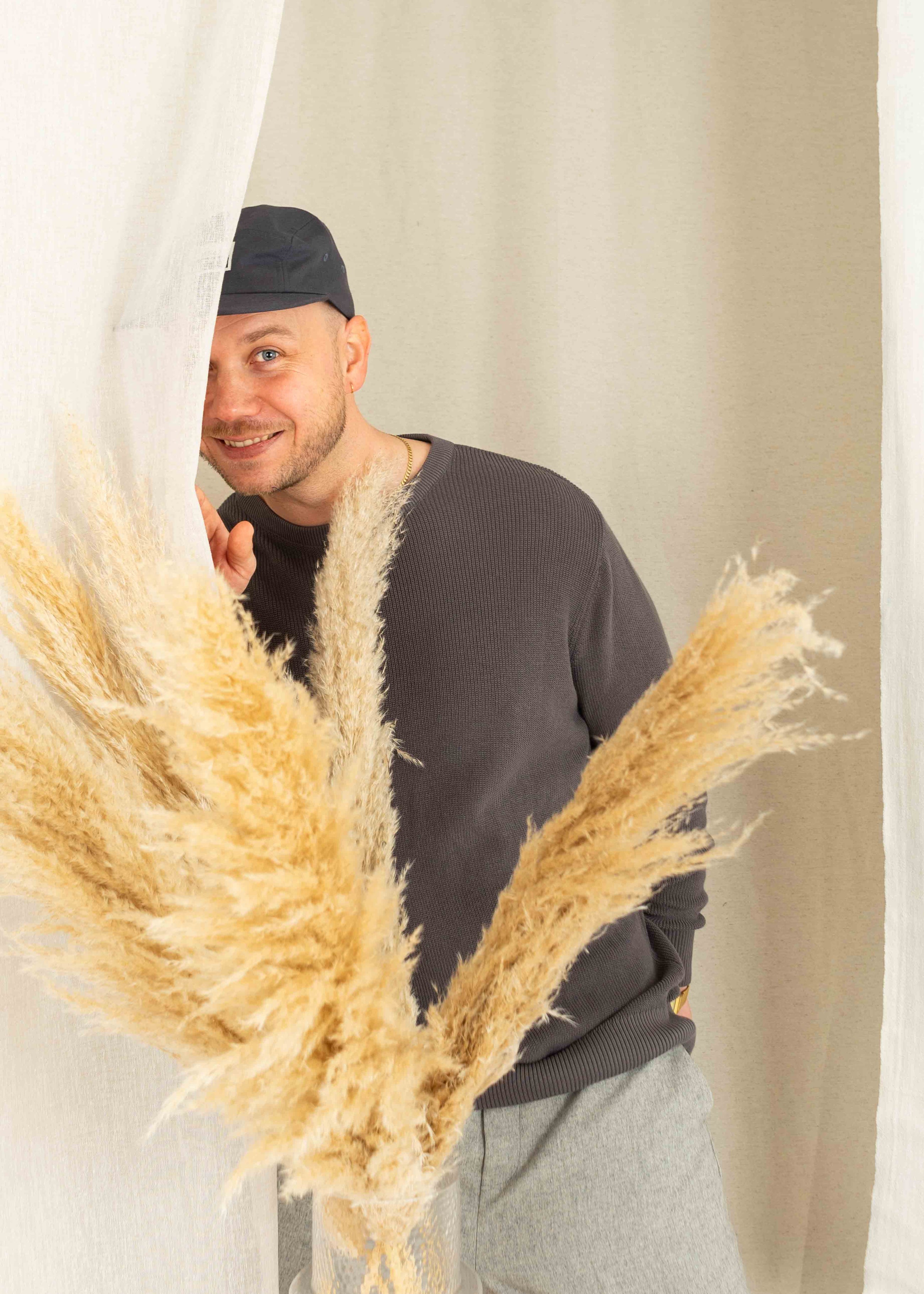 Unser Model Jonas ist <strong>184 cm</strong> groß und trägt <strong>Größe L</strong>.#