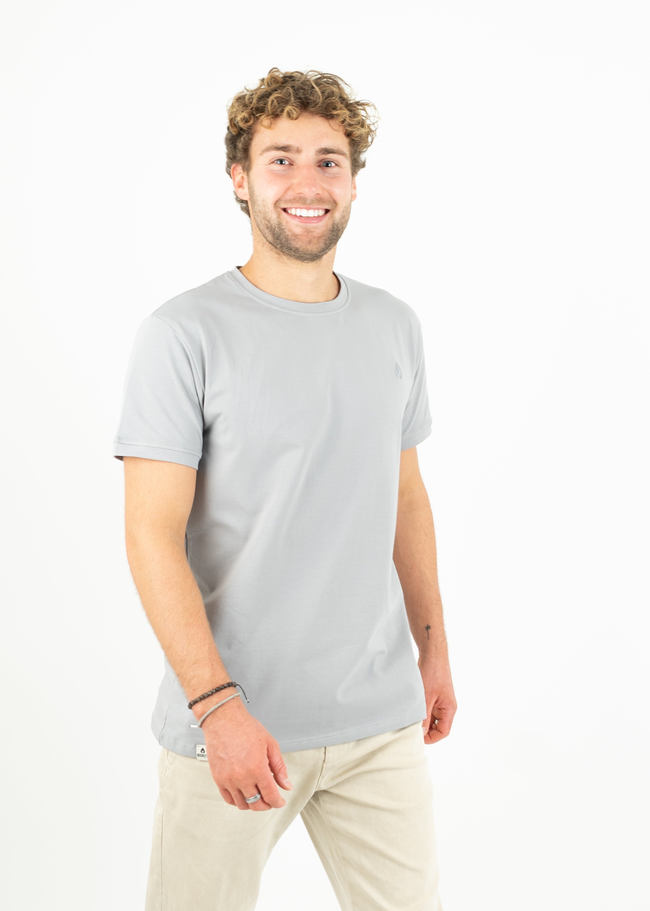 Unser Model Henry ist <strong>178 cm</strong> groß und trägt <strong>Größe L</strong>.#