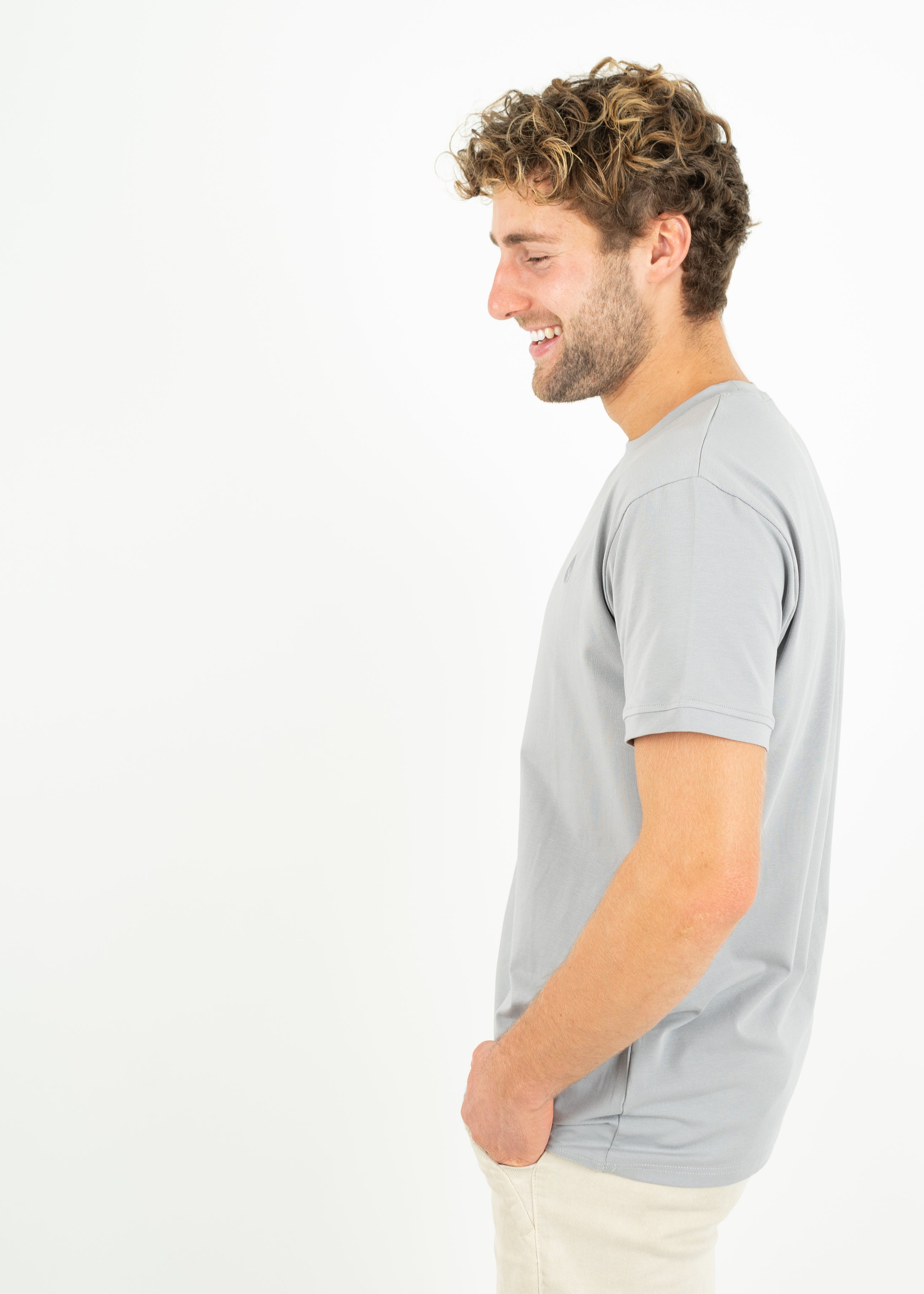 Unser Model Henry ist <strong>178 cm</strong> groß und trägt <strong>Größe L</strong>.#