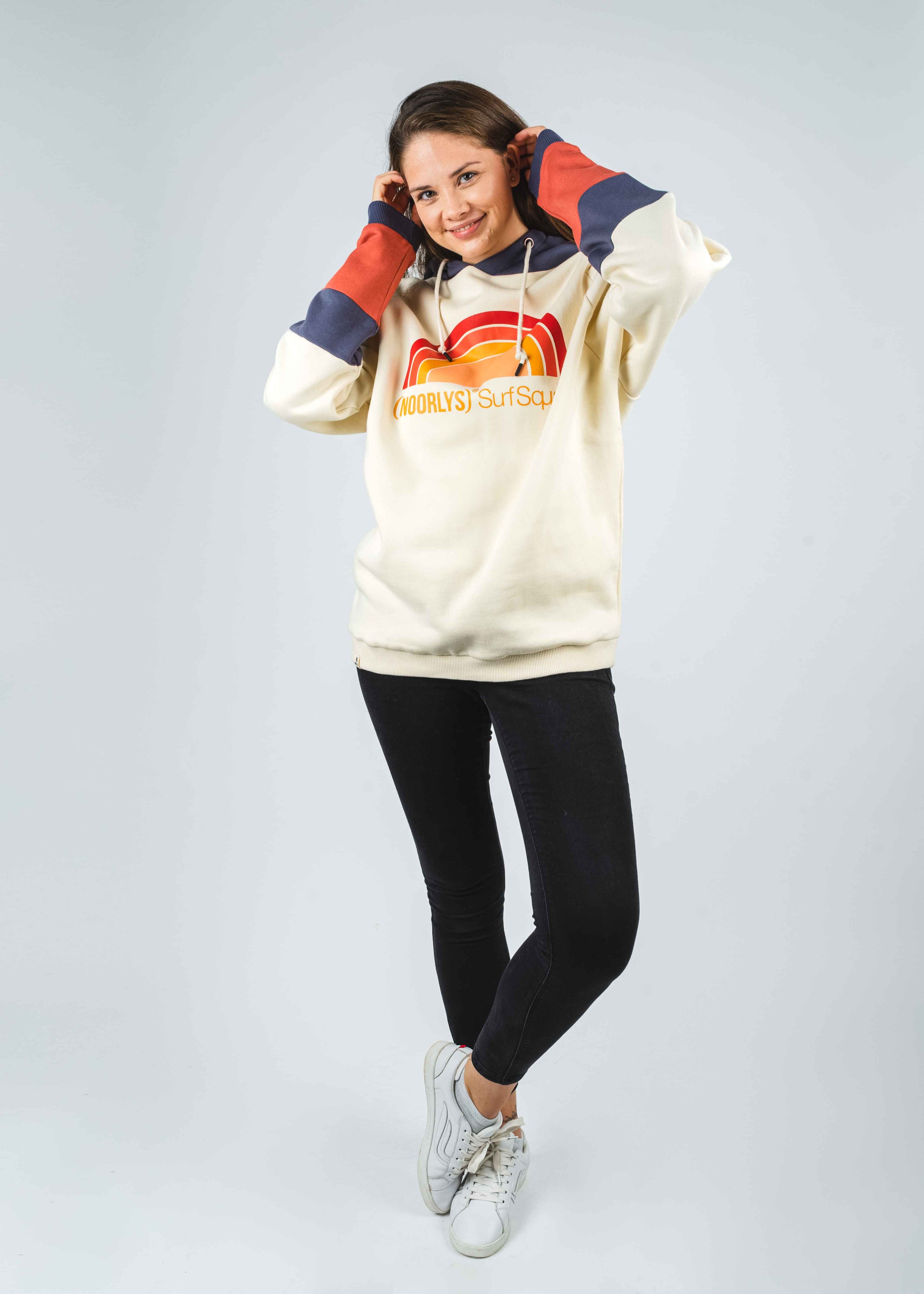 Unser Model Jasmin ist <strong>178 cm</strong> groß und trägt <strong>Größe L</strong>.#