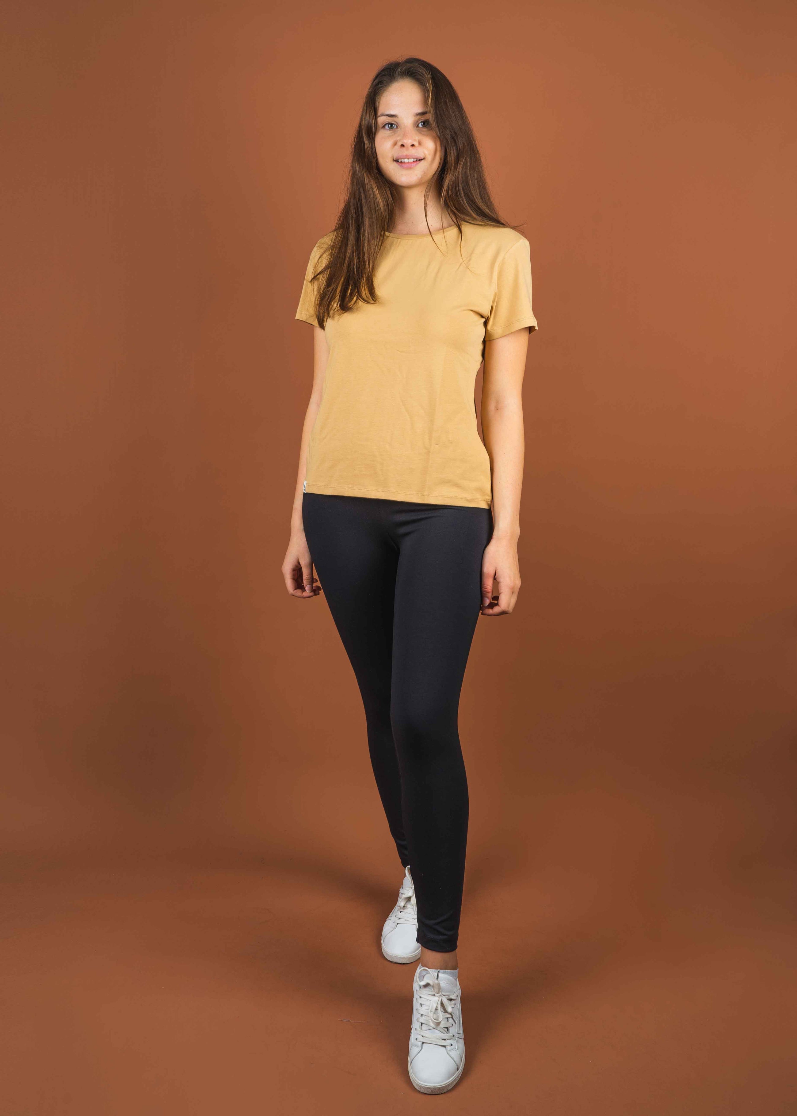 Unser Model Jasmin ist <strong>178 cm</strong> groß und trägt <strong>Größe L</strong>.#