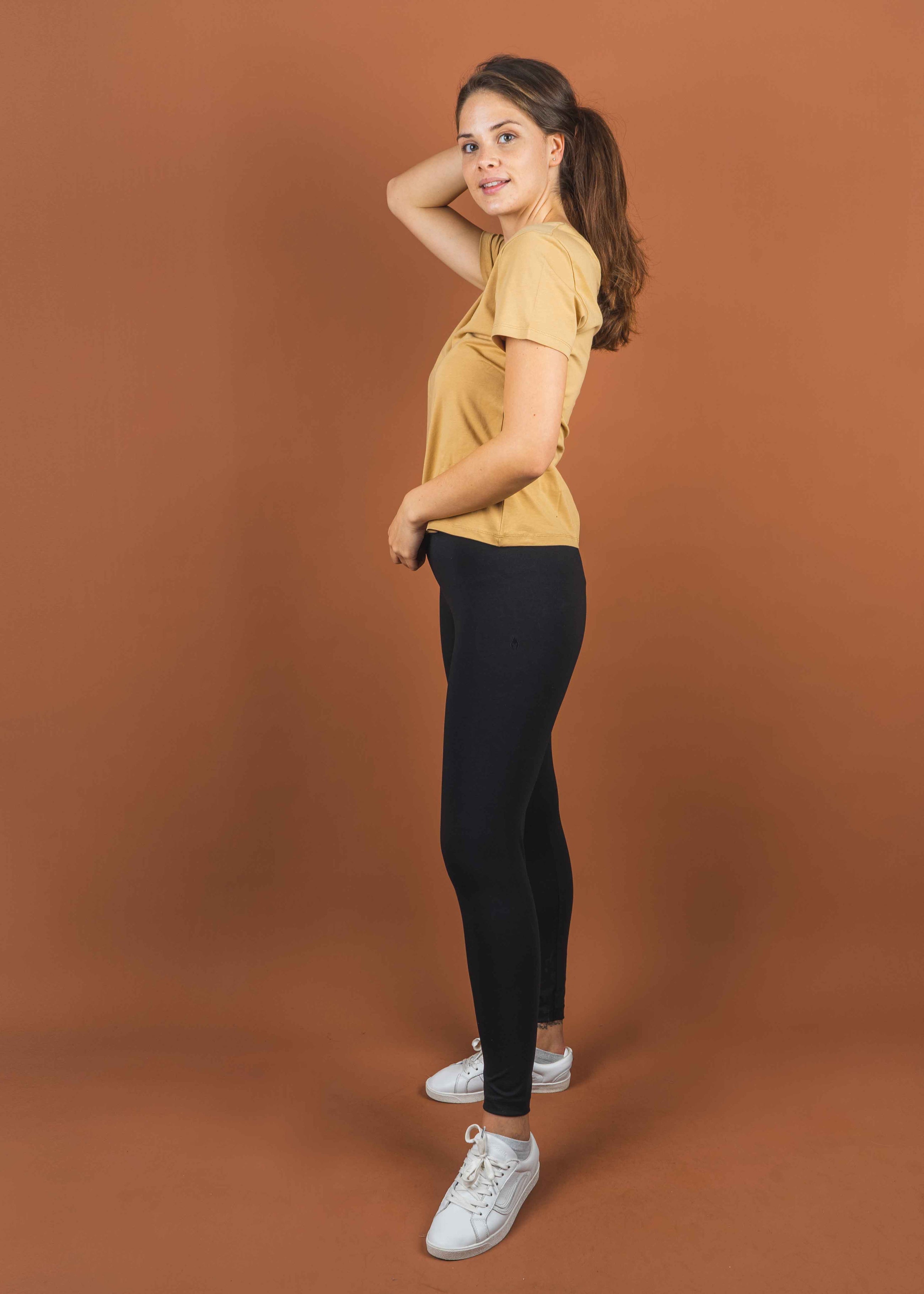 Unser Model Jasmin ist <strong>178 cm</strong> groß und trägt <strong>Größe L</strong>.#