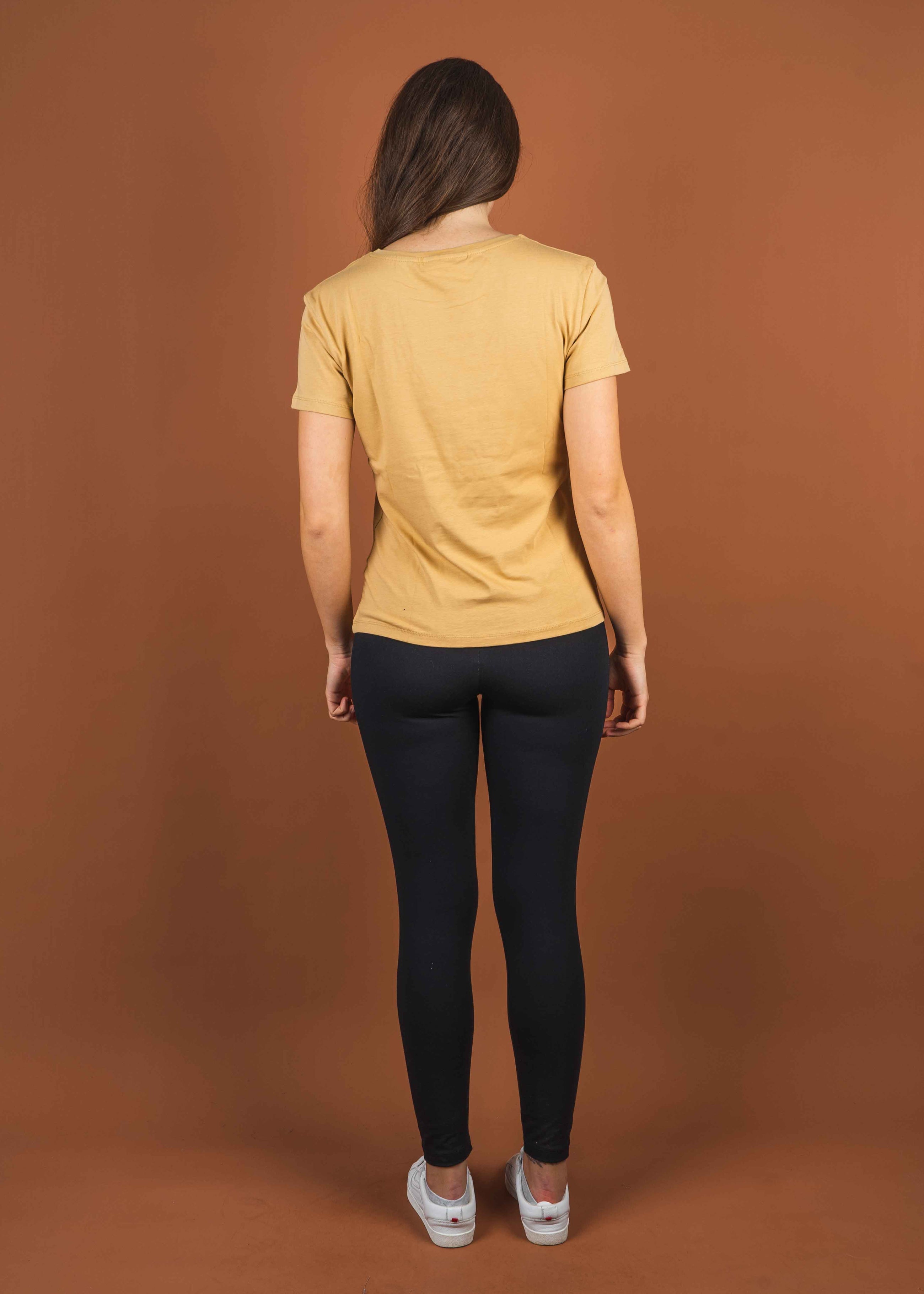 Unser Model Jasmin ist <strong>178 cm</strong> groß und trägt <strong>Größe L</strong>.#