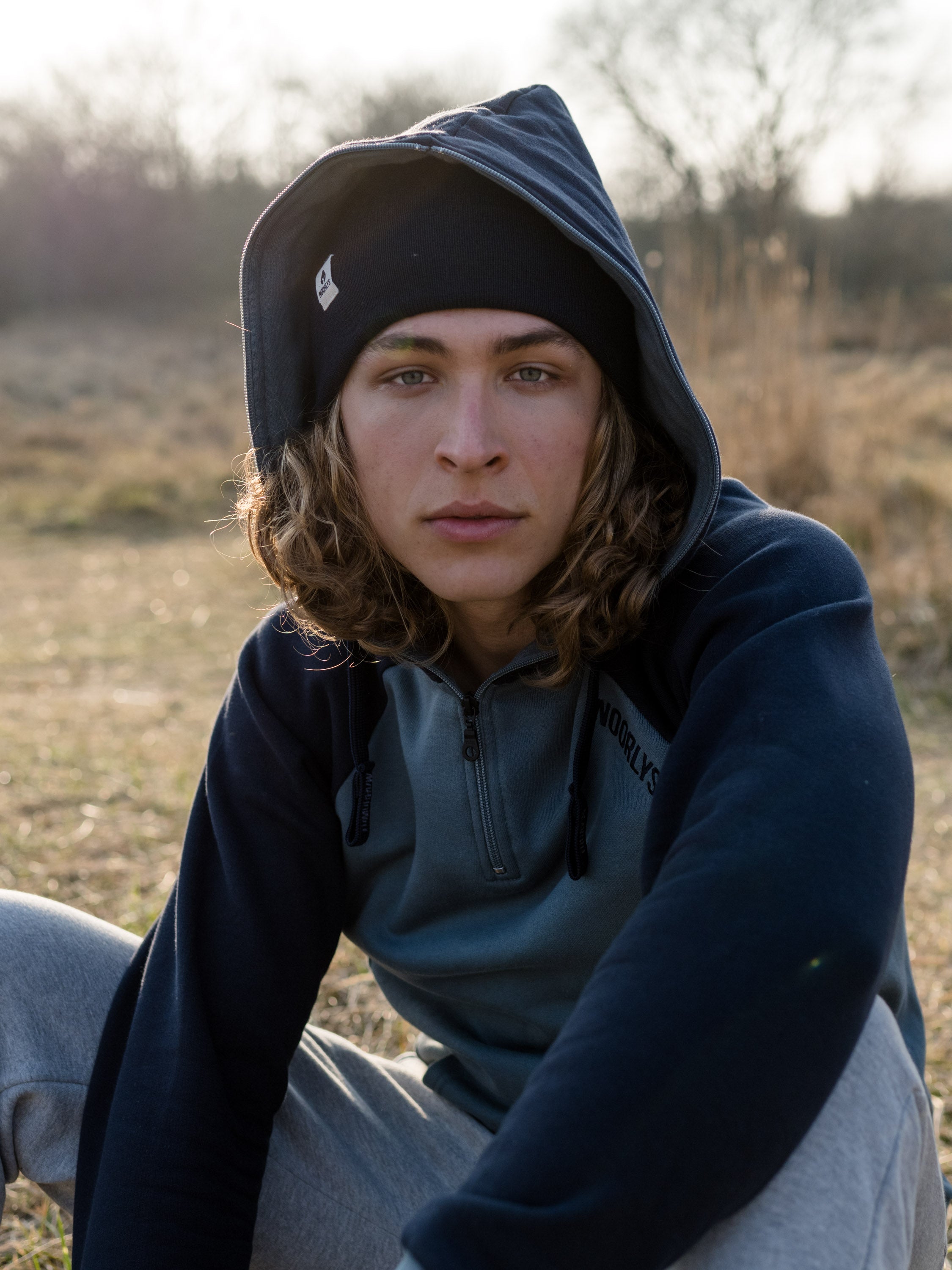 Unser Model Leander ist <strong>190 cm</strong> groß und trägt <strong>Größe L</strong>.#