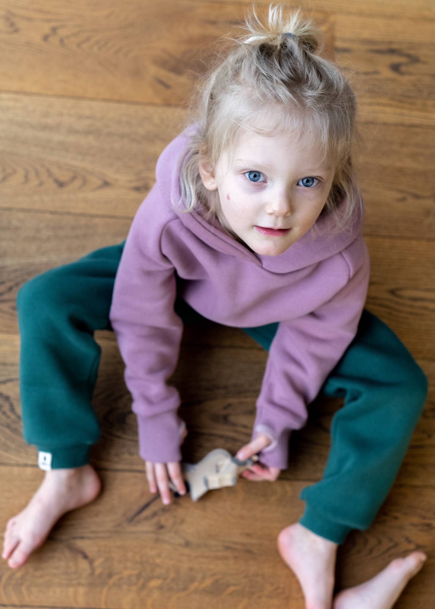 Unser Model Helena ist <strong>125 cm</strong> groß und trägt <strong>Größe 122-128</strong>.#