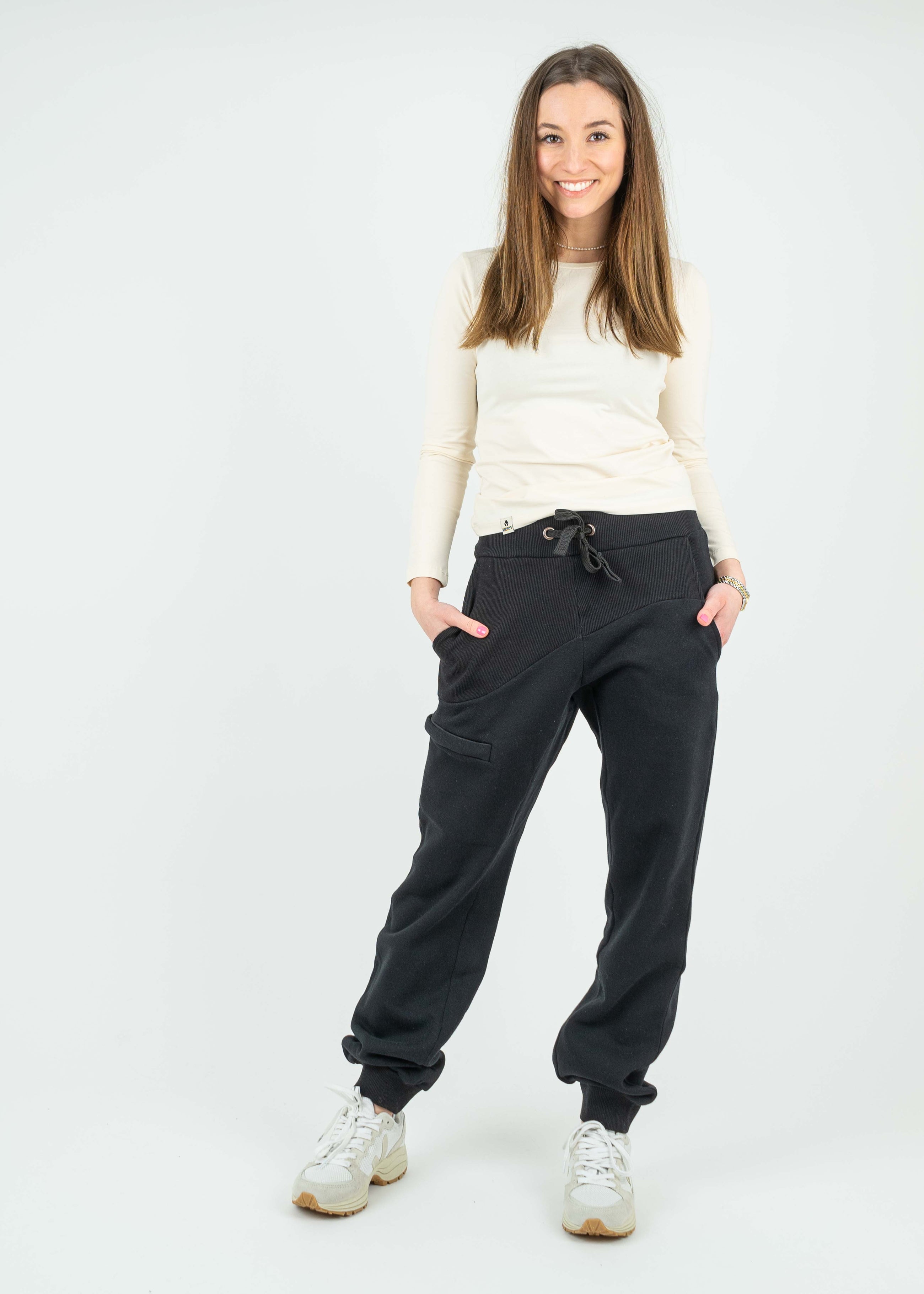 Unser Model Katy ist <strong>168 cm</strong> groß und trägt <strong>Größe S</strong>.#