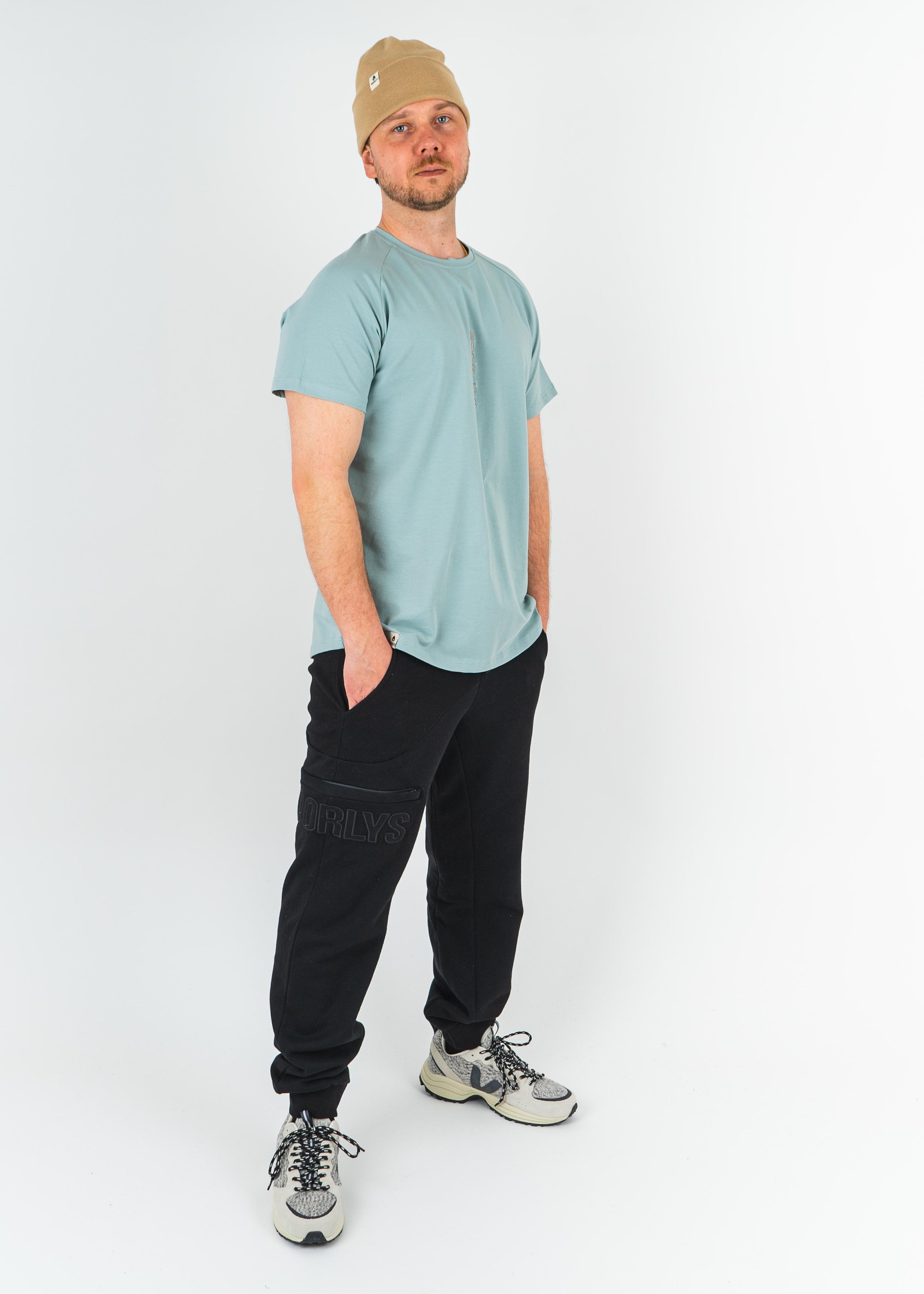 Unser Model Jonas ist <strong>184 cm</strong> groß und trägt <strong>Größe L</strong>.#