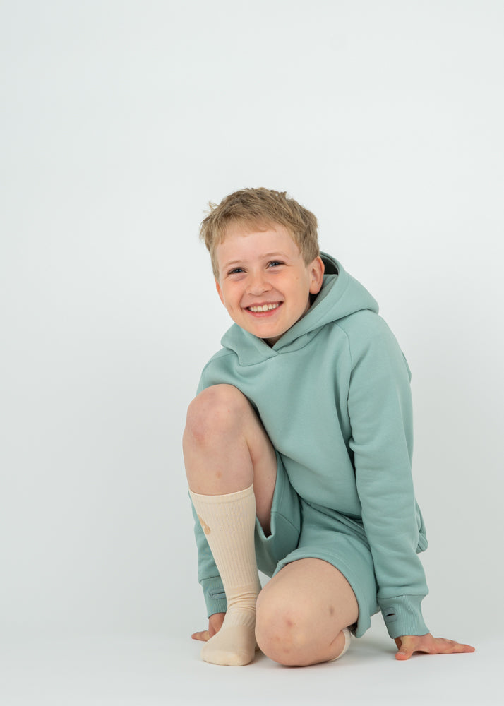 Unser Model Joris ist <strong>150 cm</strong> groß und trägt <strong>Größe 146-152</strong>.#