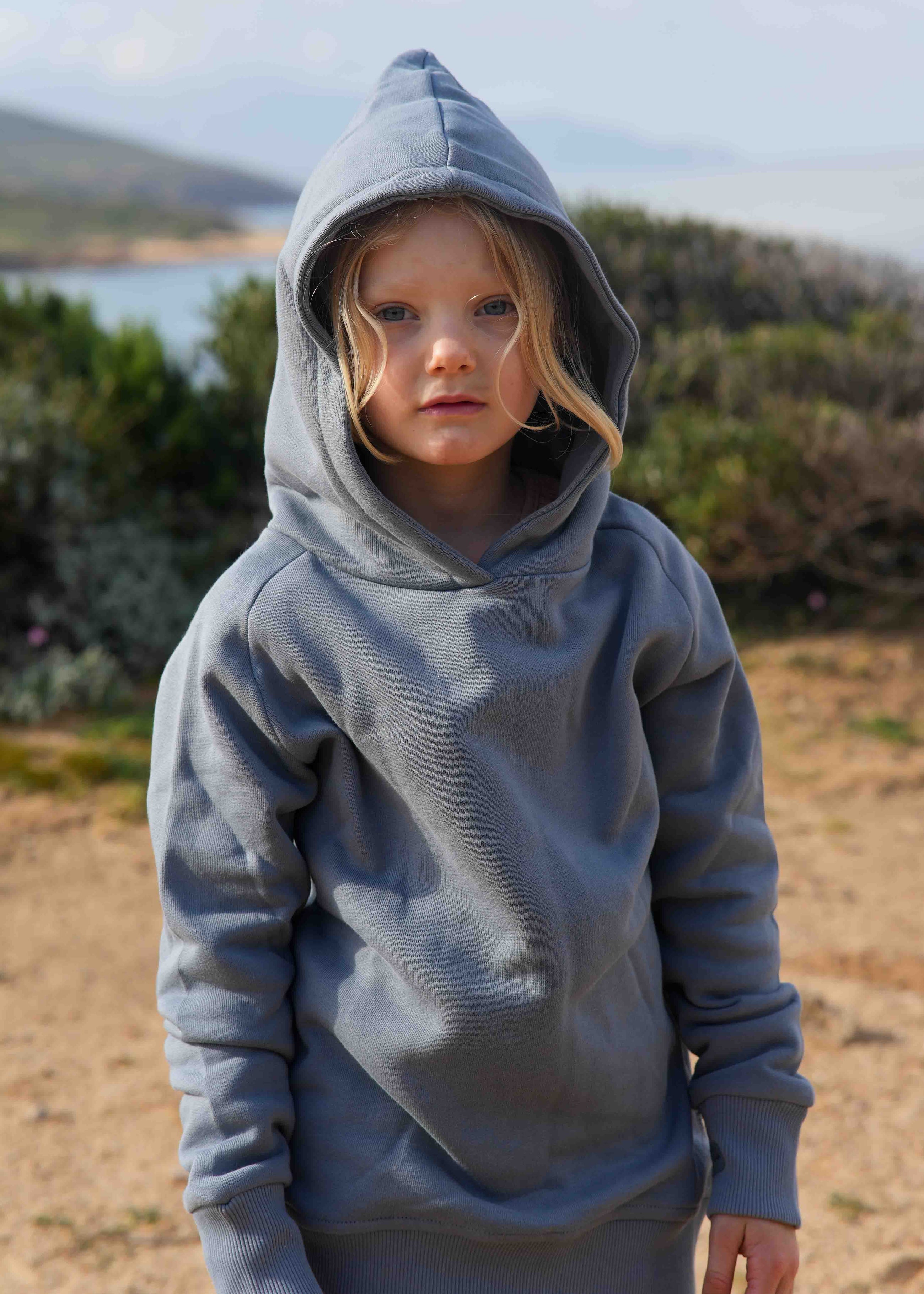 Unser Model Helena ist <strong>125 cm</strong> groß und trägt <strong>Größe 122-128</strong>.#