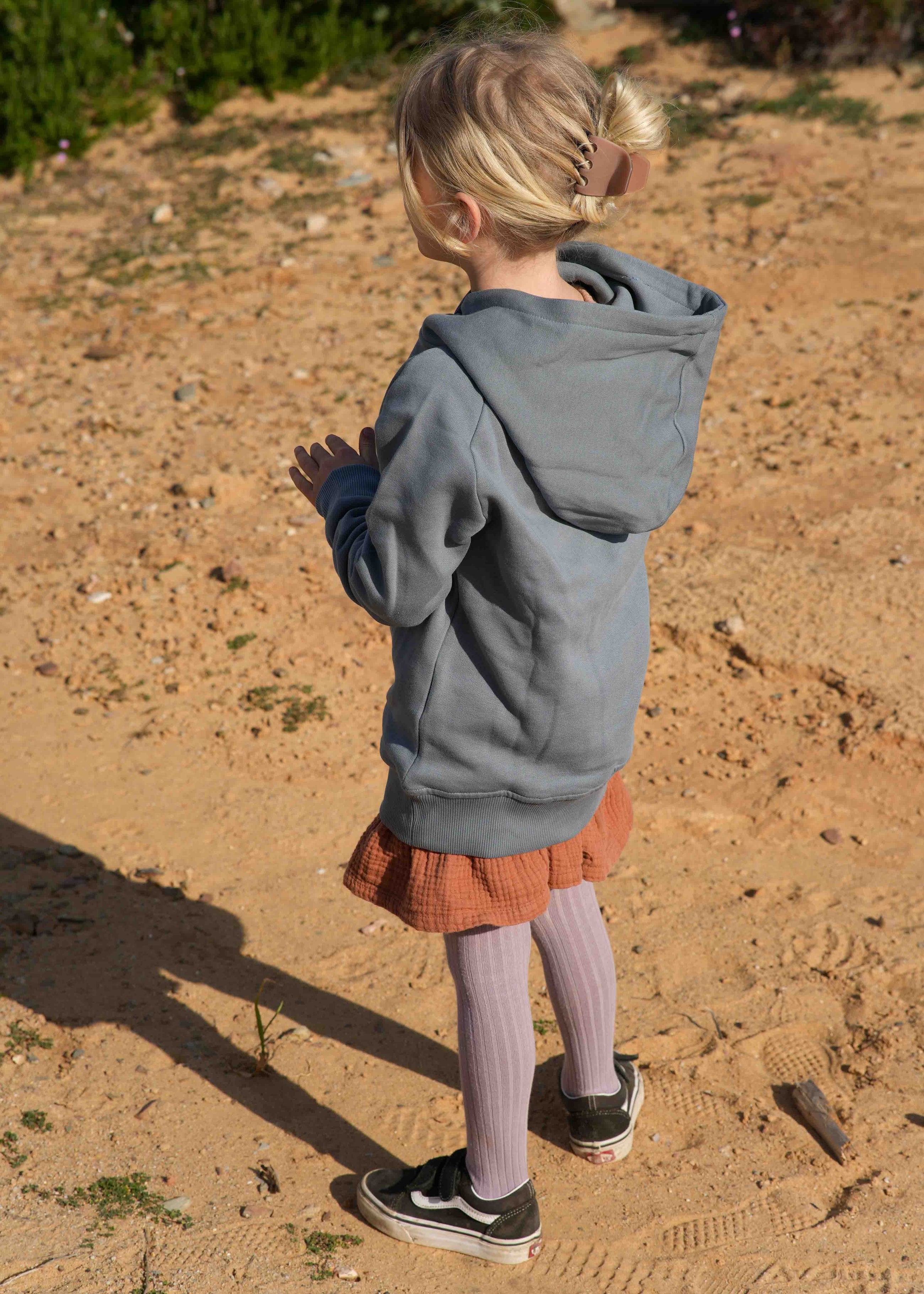 Unser Model Helena ist <strong>125 cm</strong> groß und trägt <strong>Größe 122-128</strong>.#