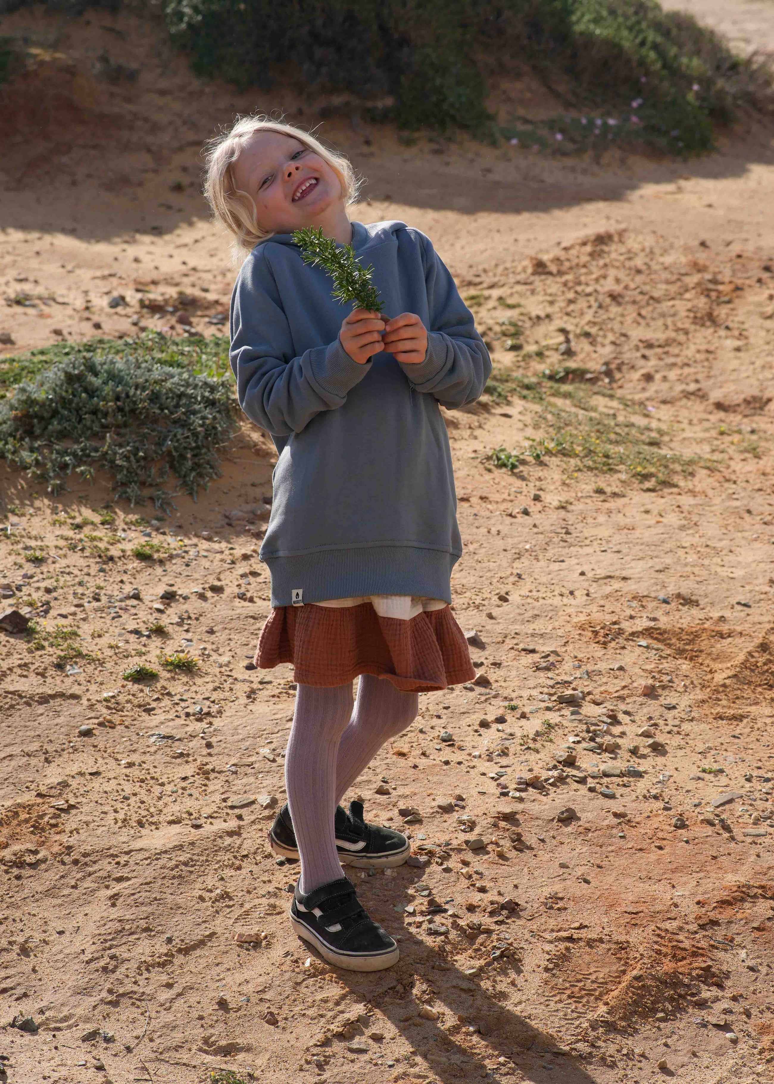 Unser Model Helena ist <strong>125 cm</strong> groß und trägt <strong>Größe 122-128</strong>.#