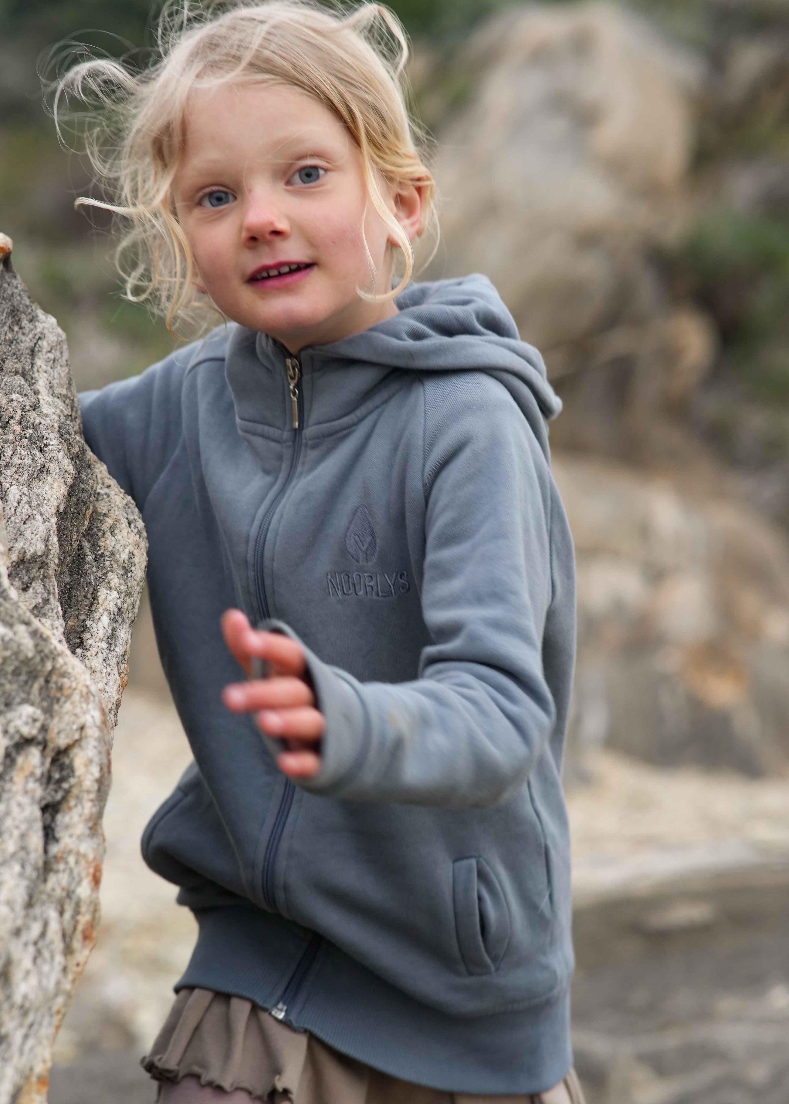 Unser Model Helena ist <strong>125 cm</strong> groß und trägt <strong>Größe 122-128</strong>.#