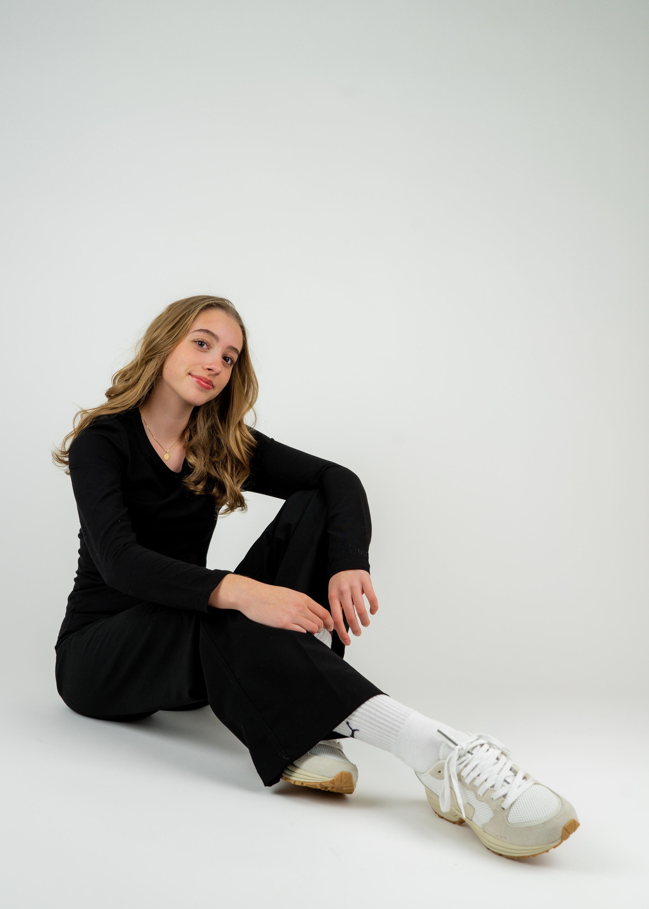 Unser Model Lynn ist <strong>165 cm</strong> groß und trägt <strong>Größe S</strong>.