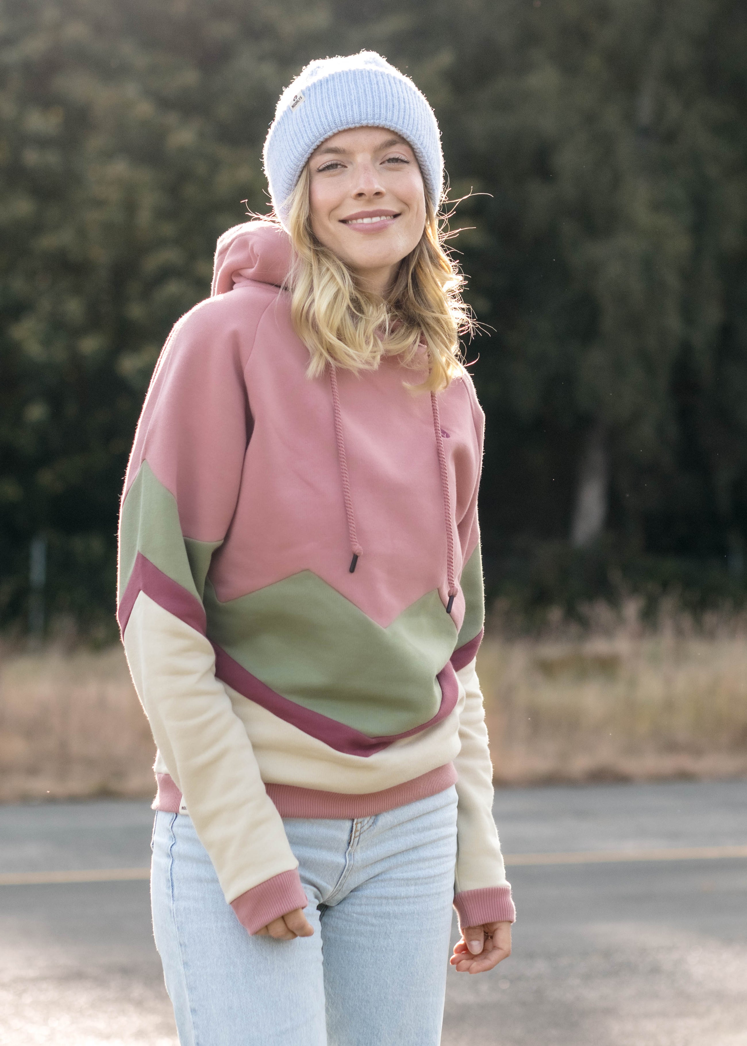 Unser Model Amelie ist <strong>176 cm</strong> groß und trägt <strong>Größe XS</strong>.#