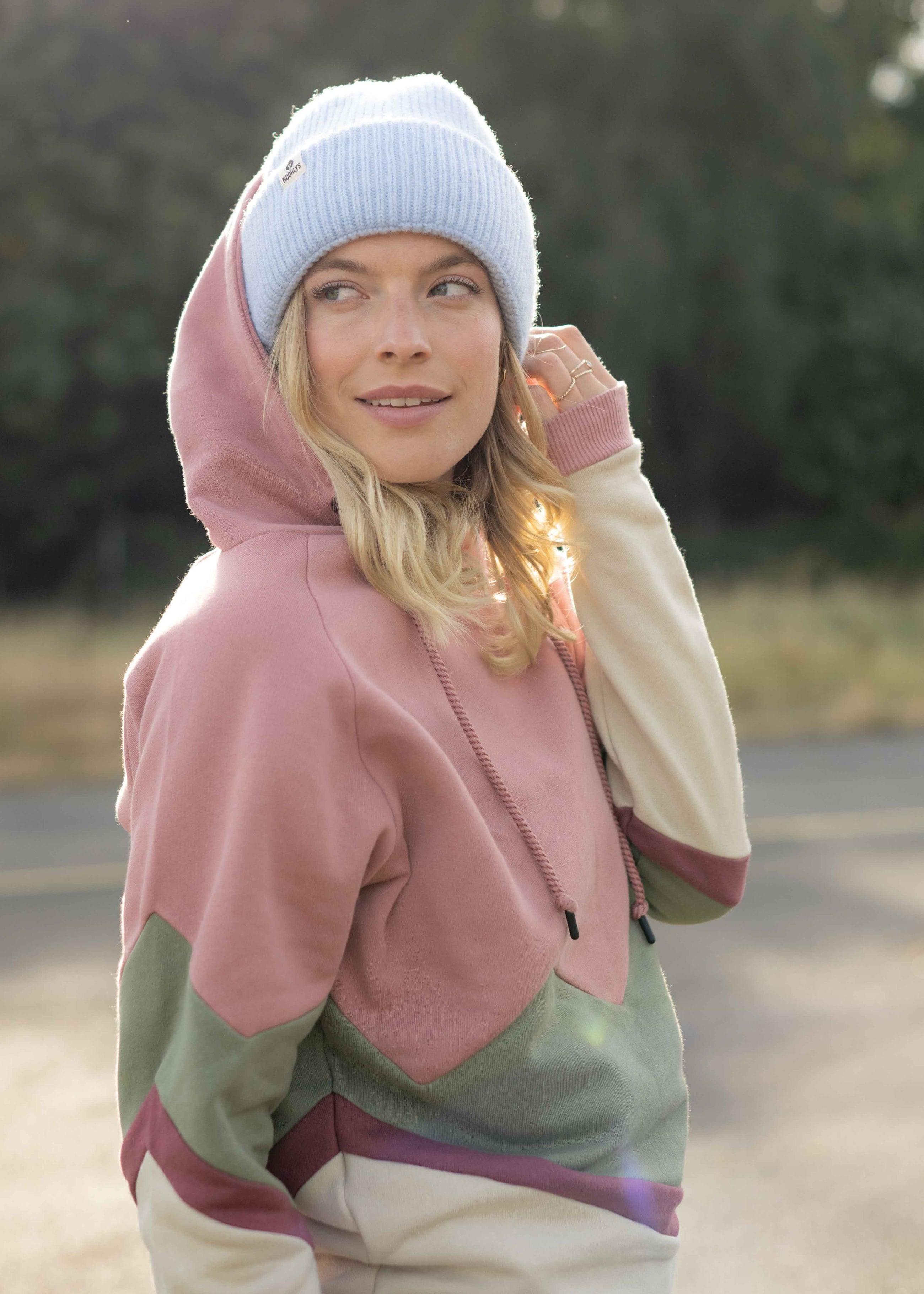 Unser Model Amelie ist <strong>176 cm</strong> groß und trägt <strong>Größe XS</strong>.#