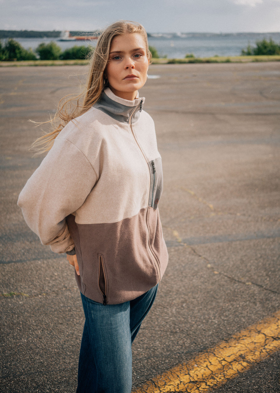 Unser Model Maike ist 176 cm groß und trägt Größe L.#