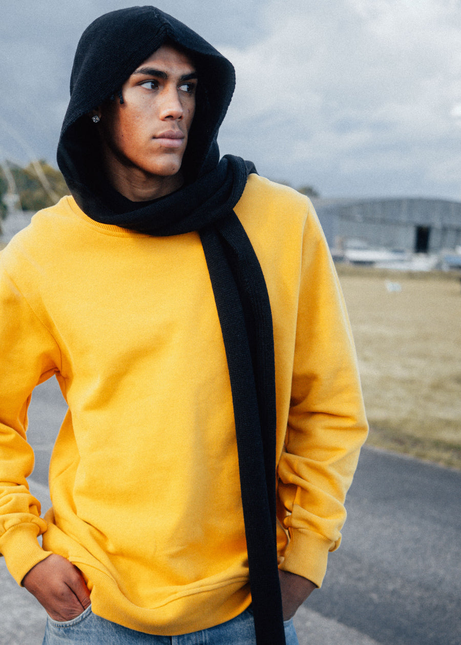 Unser Model CJ ist 187 cm groß und trägt Größe L.#